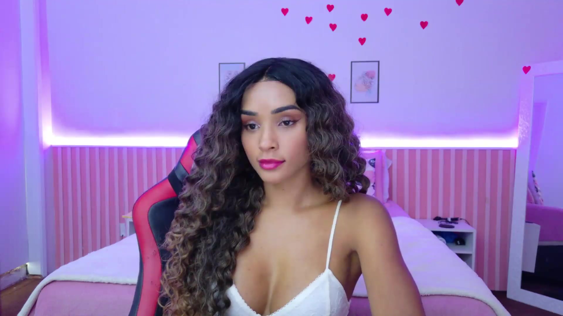 Gallery image thumbnail from Helen9g38's myfreecams stream on, 08/20/2026, 19:15 image 8 of 20