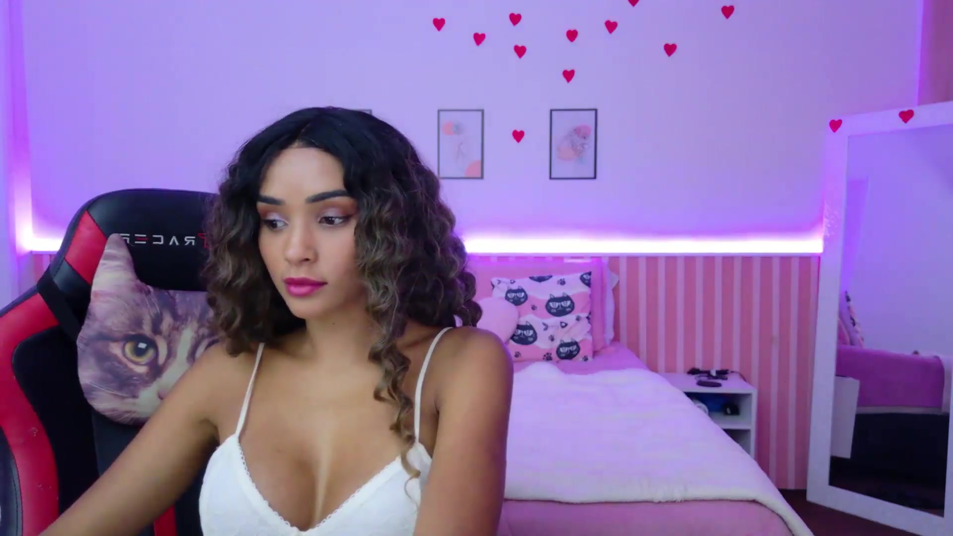 Gallery image thumbnail from Helen9g38's myfreecams stream on, 08/20/2026, 19:15 image 16 of 20