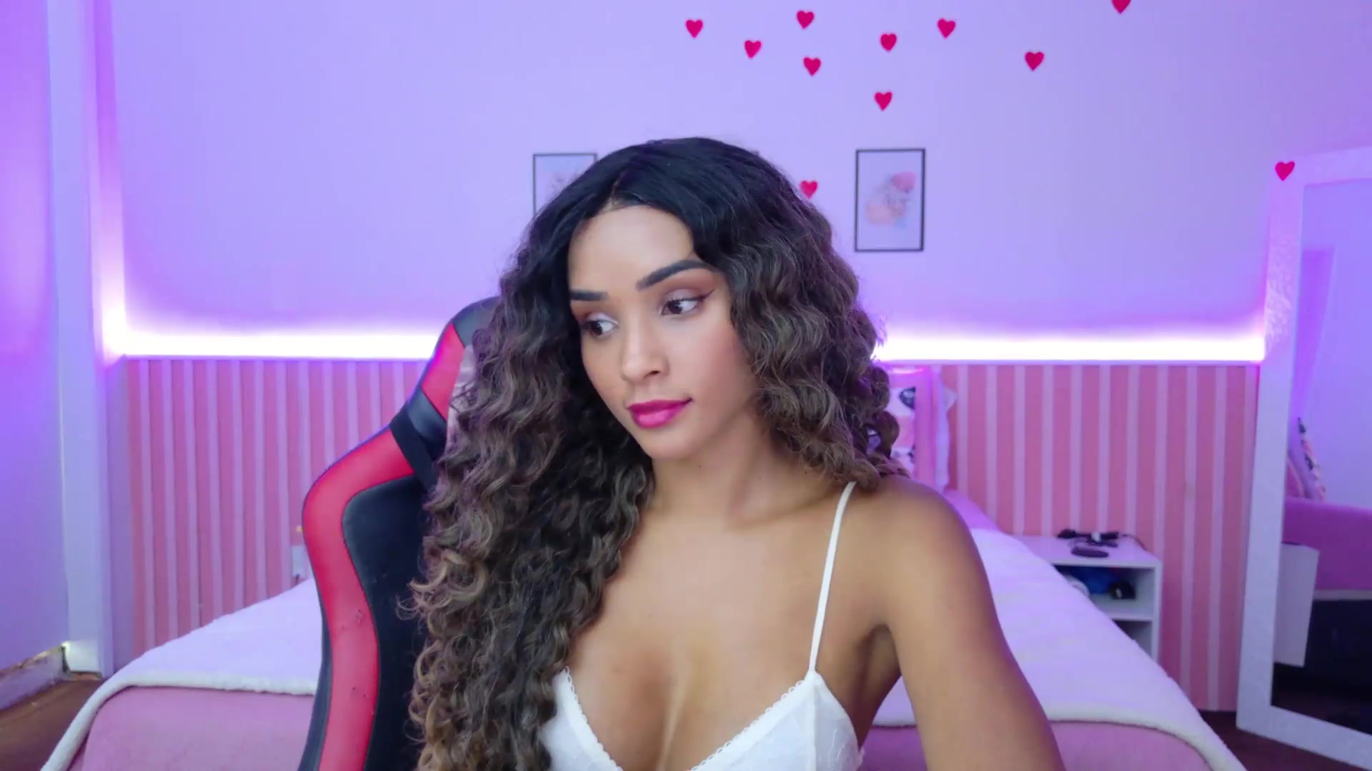 Gallery image thumbnail from Helen9g38's myfreecams stream on, 08/20/2026, 19:15 image 10 of 20