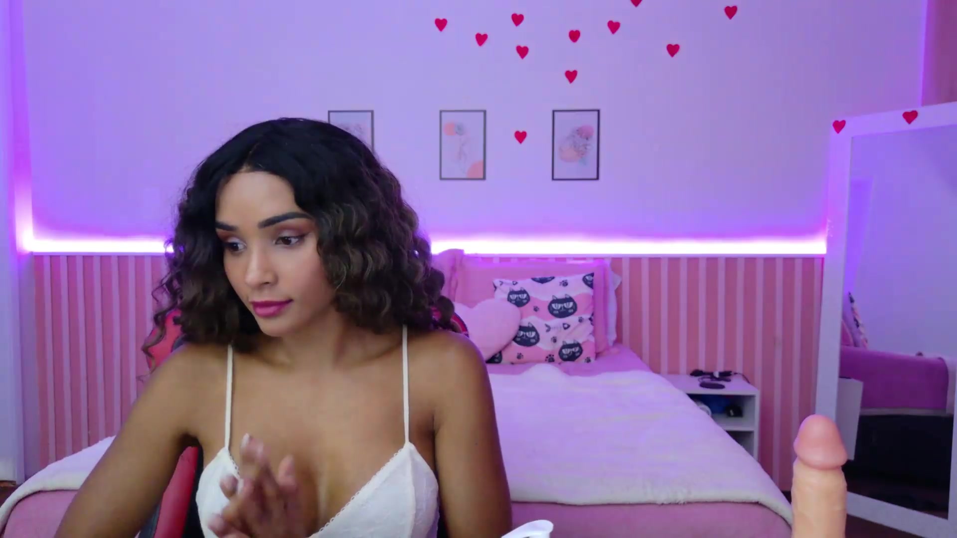 Gallery image thumbnail from Helen9g38's myfreecams stream on, 08/20/2026, 19:15 image 20 of 20