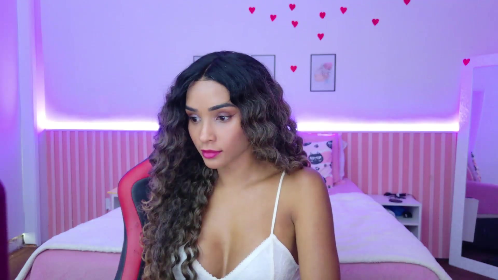 Gallery image thumbnail from Helen9g38's myfreecams stream on, 08/20/2026, 19:15 image 9 of 20