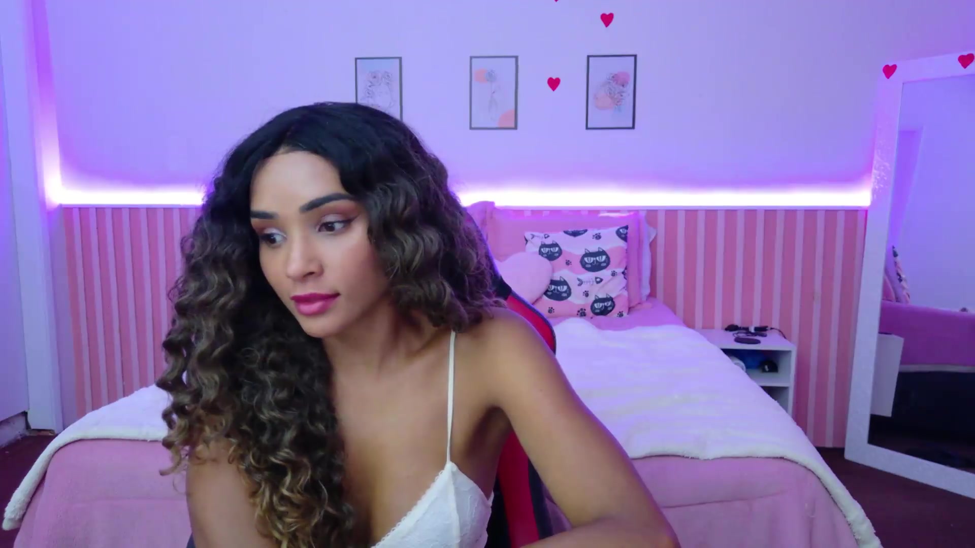 Gallery image thumbnail from Helen9g38's myfreecams stream on, 08/20/2026, 20:47 image 7 of 20