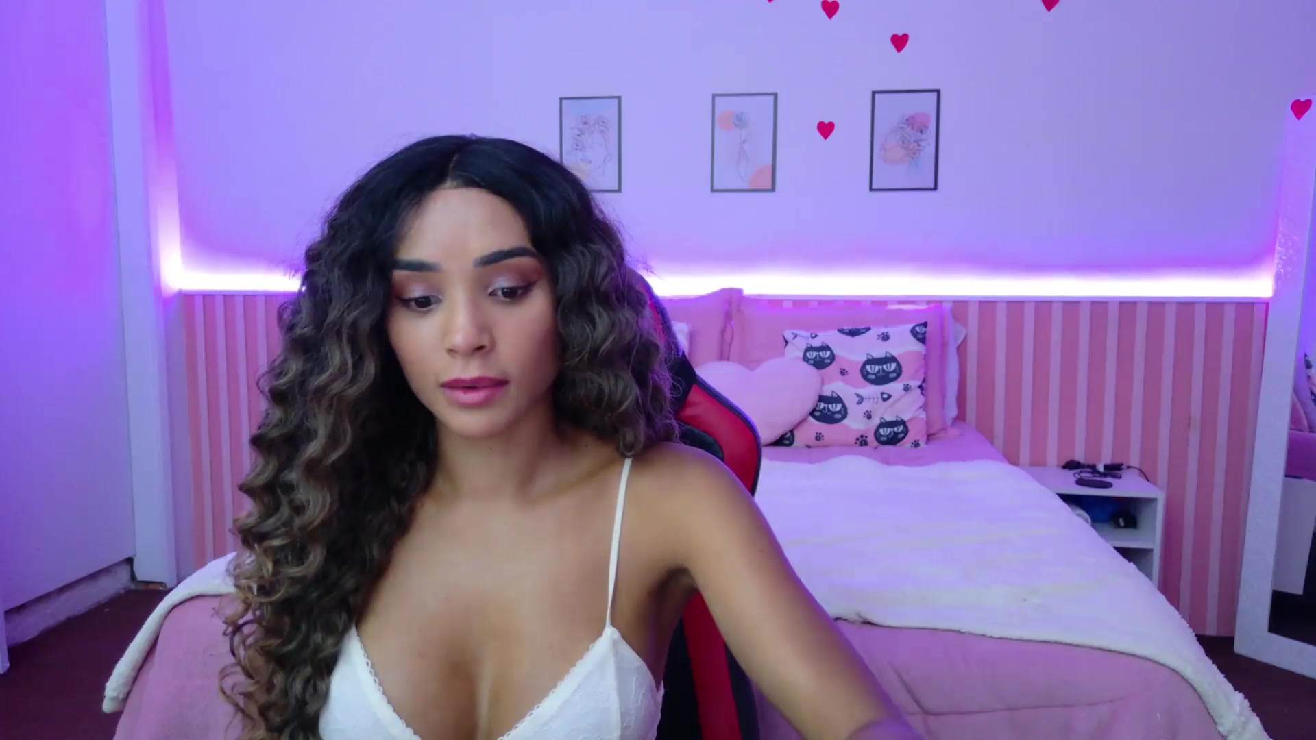 Gallery image thumbnail from Helen9g38's myfreecams stream on, 08/20/2026, 20:47 image 16 of 20