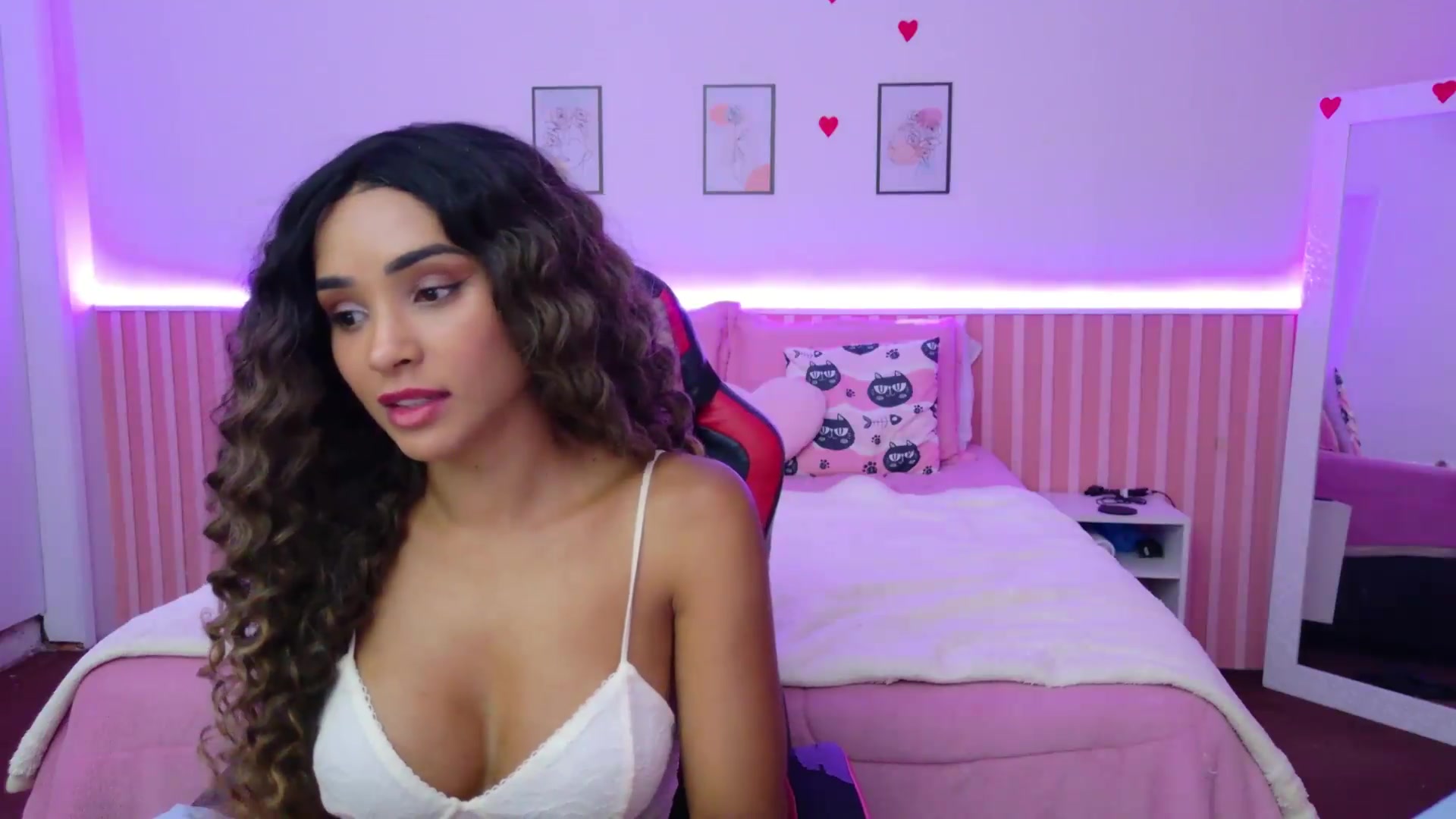 Gallery image thumbnail from Helen9g38's myfreecams stream on, 08/20/2026, 20:47 image 9 of 20
