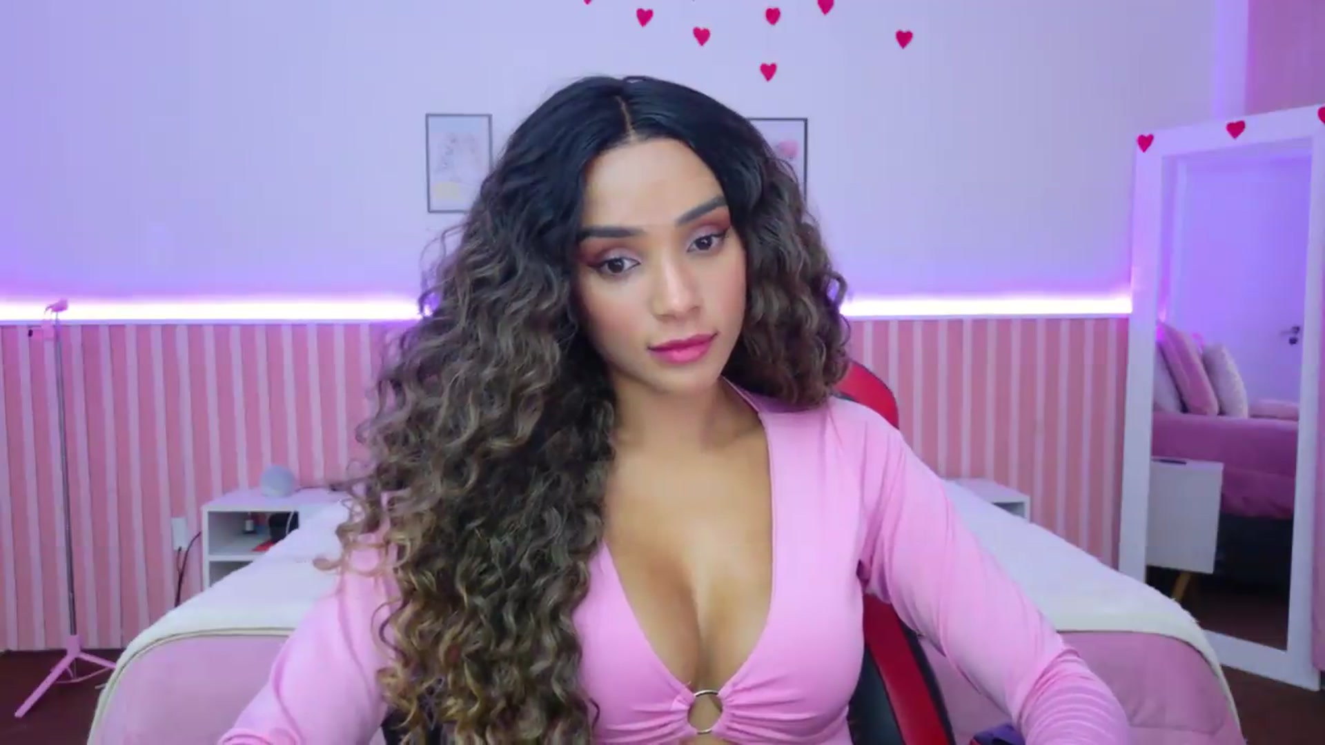 Gallery image thumbnail from Helen9g38's myfreecams stream on, 08/26/2026, 19:38 image 10 of 20