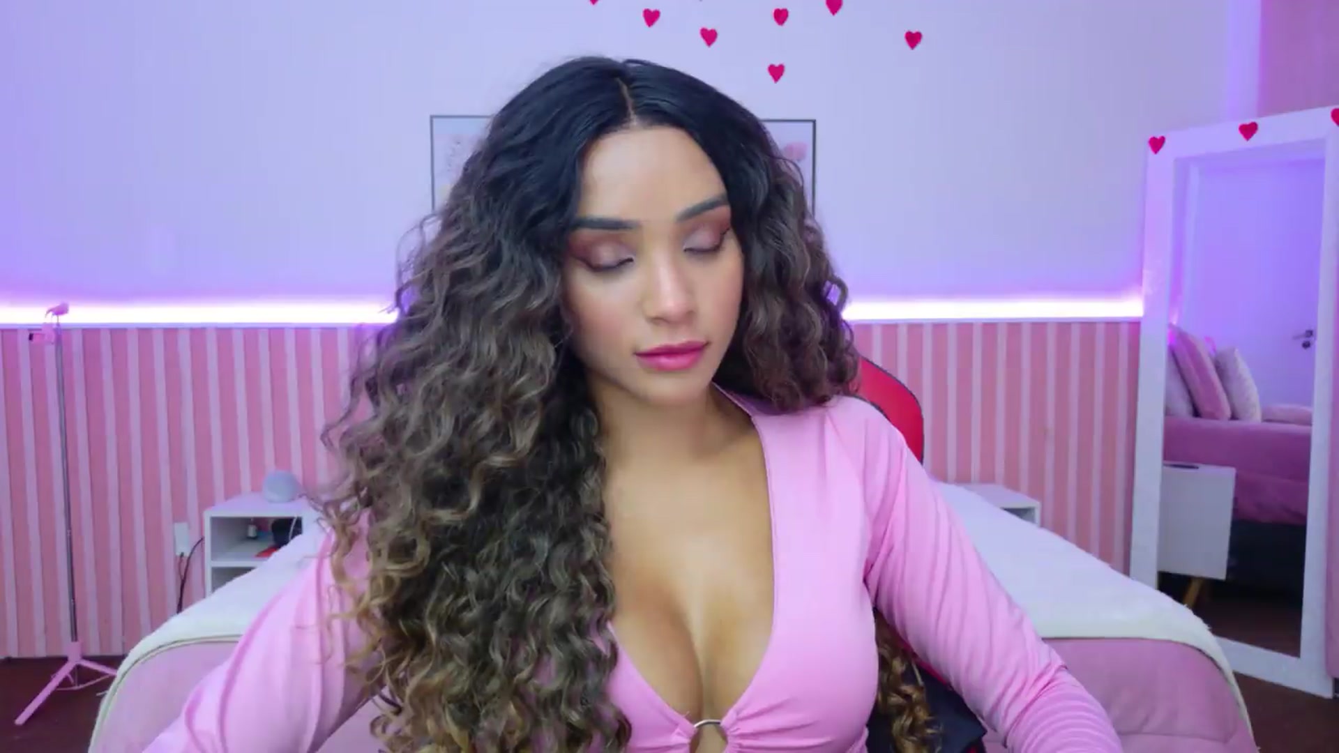 Gallery image thumbnail from Helen9g38's myfreecams stream on, 08/26/2026, 19:38 image 14 of 20