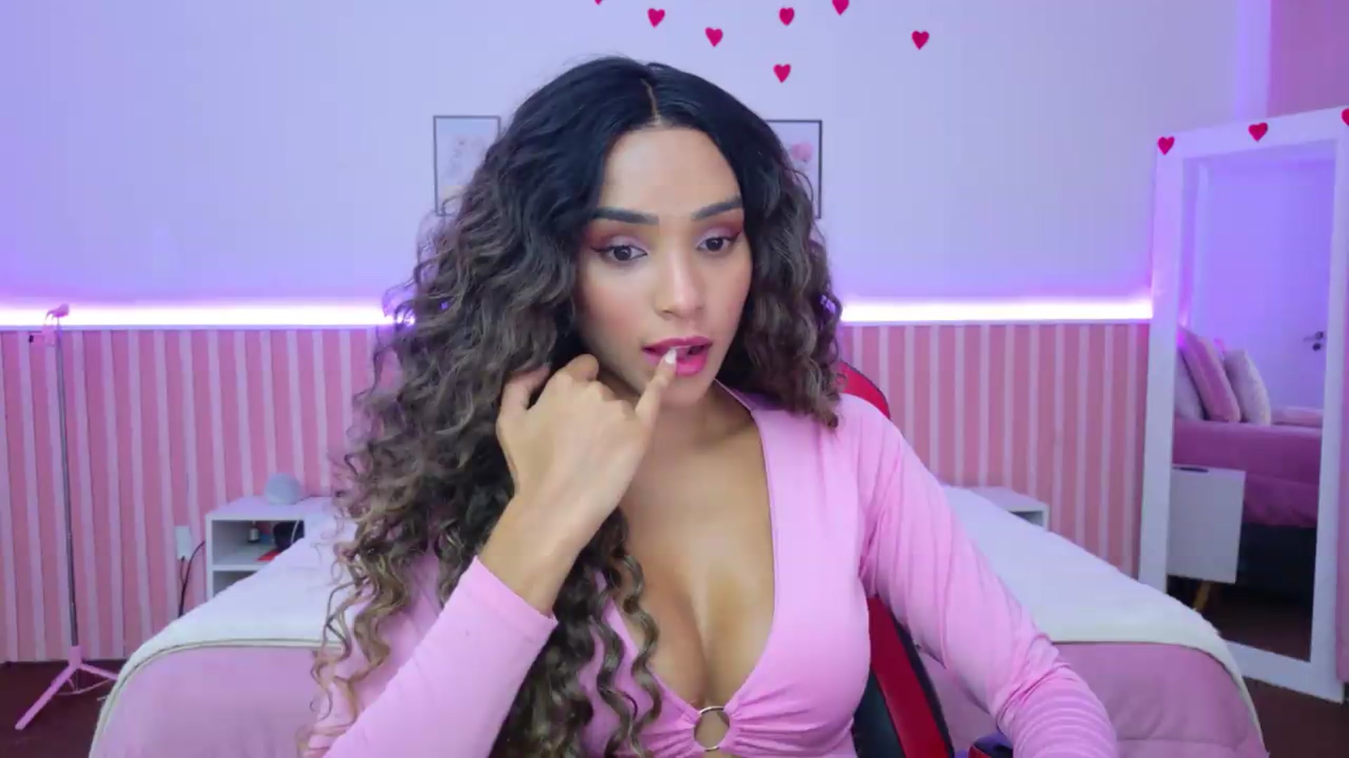 Gallery image thumbnail from Helen9g38's myfreecams stream on, 08/26/2026, 19:38 image 7 of 20