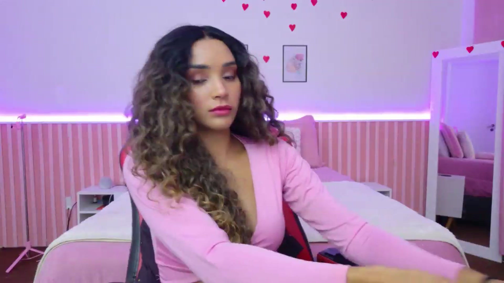 Gallery image thumbnail from Helen9g38's myfreecams stream on, 08/26/2026, 19:38 image 16 of 20