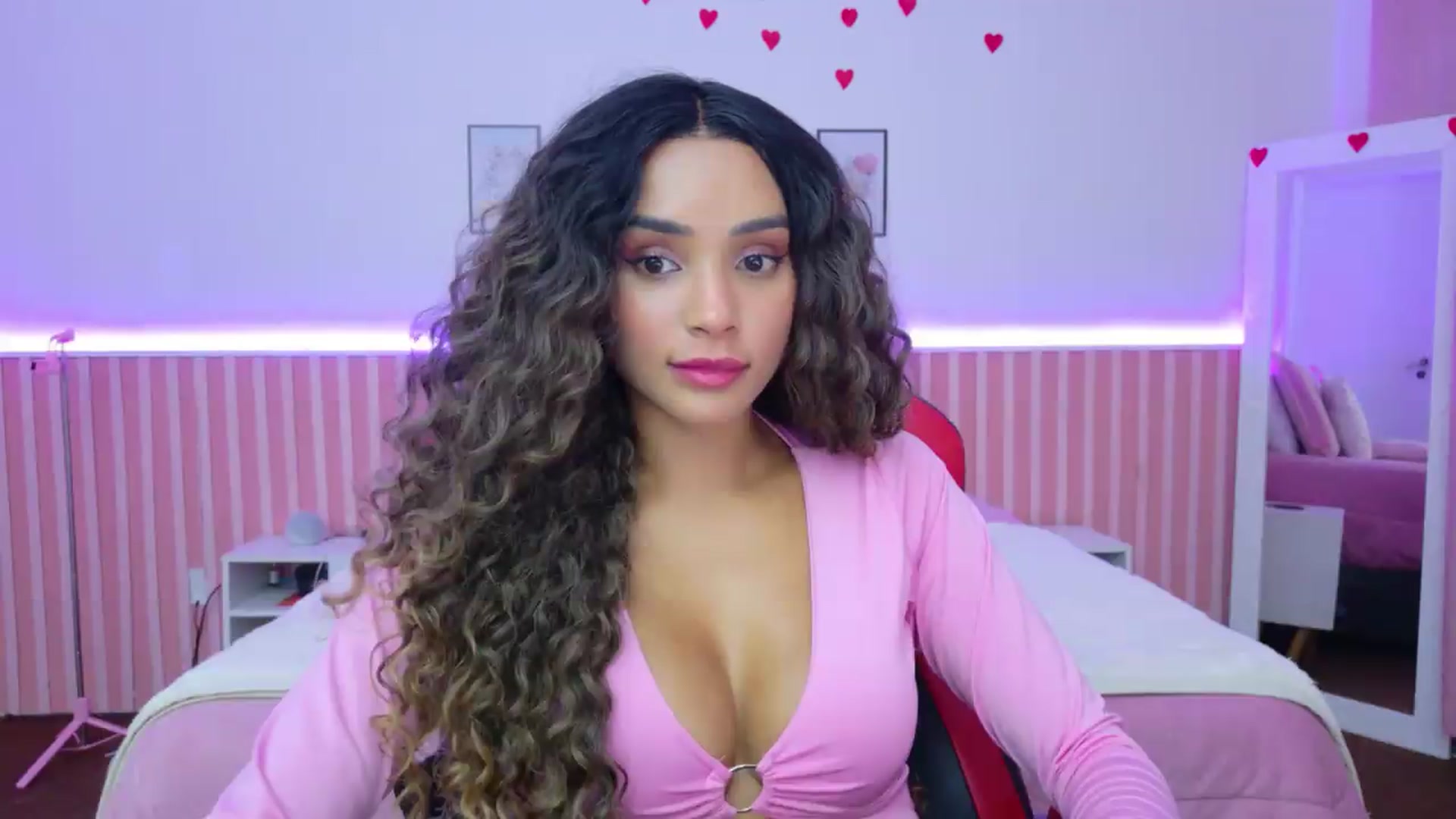 Gallery image thumbnail from Helen9g38's myfreecams stream on, 08/26/2026, 19:38 image 11 of 20