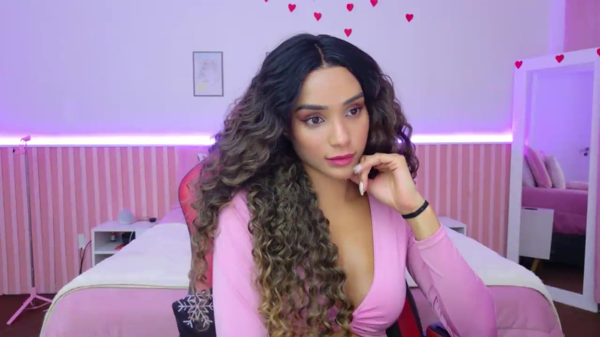 Gallery image thumbnail from Helen9g38's myfreecams stream on, 08/26/2026, 19:38 image 5 of 20