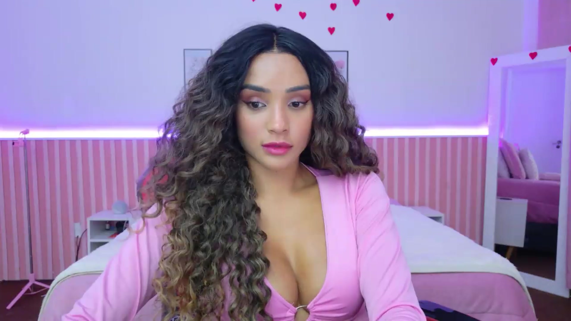 Gallery image thumbnail from Helen9g38's myfreecams stream on, 08/26/2026, 19:38 image 3 of 20