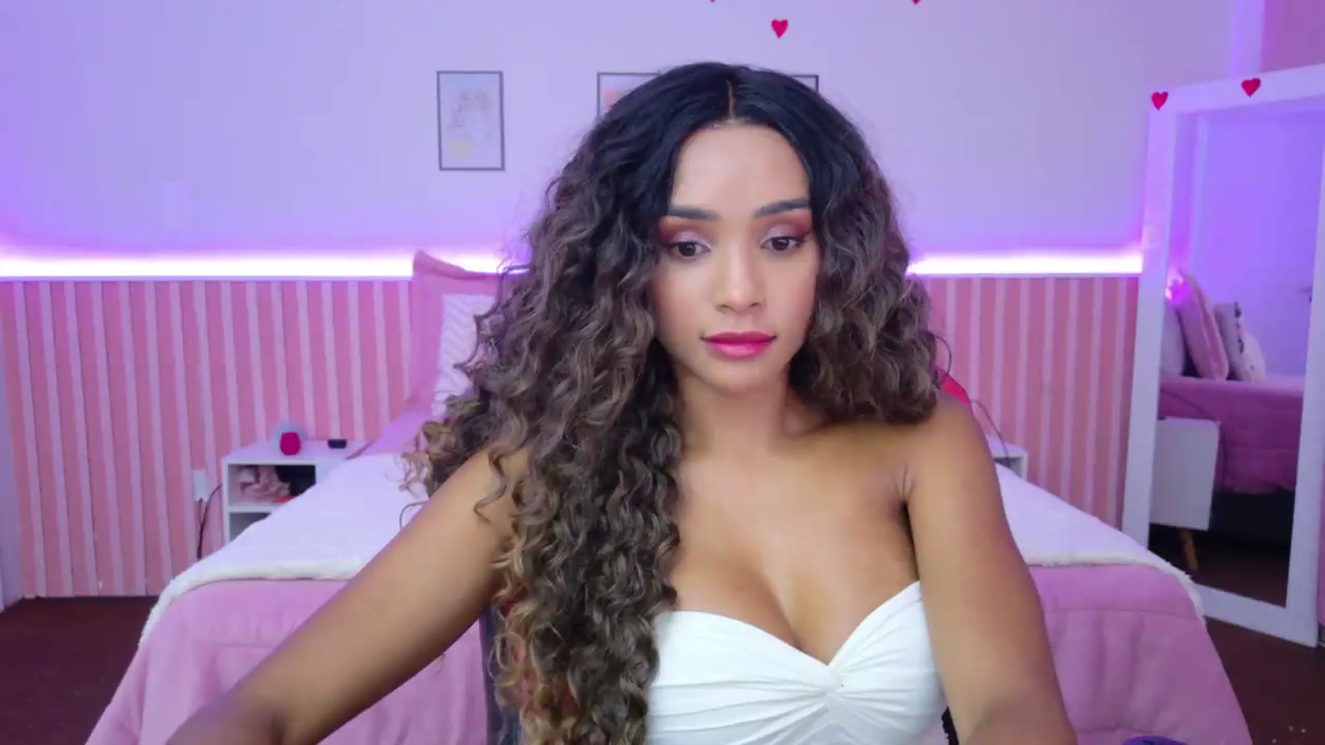 Gallery image thumbnail from Helen9g38's myfreecams stream on, 08/28/2026, 16:35 image 4 of 20