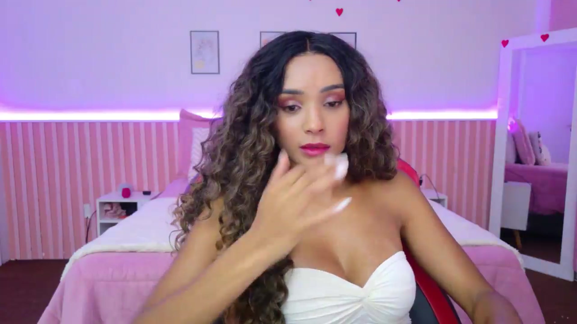 Gallery image thumbnail from Helen9g38's myfreecams stream on, 08/28/2026, 16:35 image 5 of 20