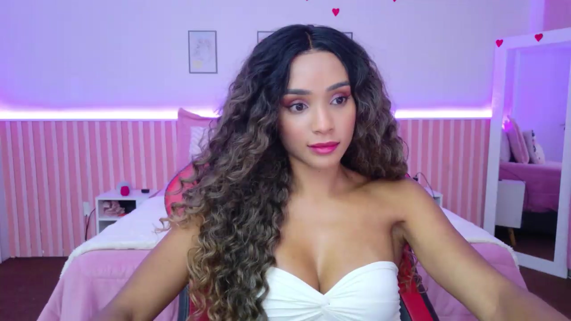Gallery image thumbnail from Helen9g38's myfreecams stream on, 08/28/2026, 16:35 image 15 of 20