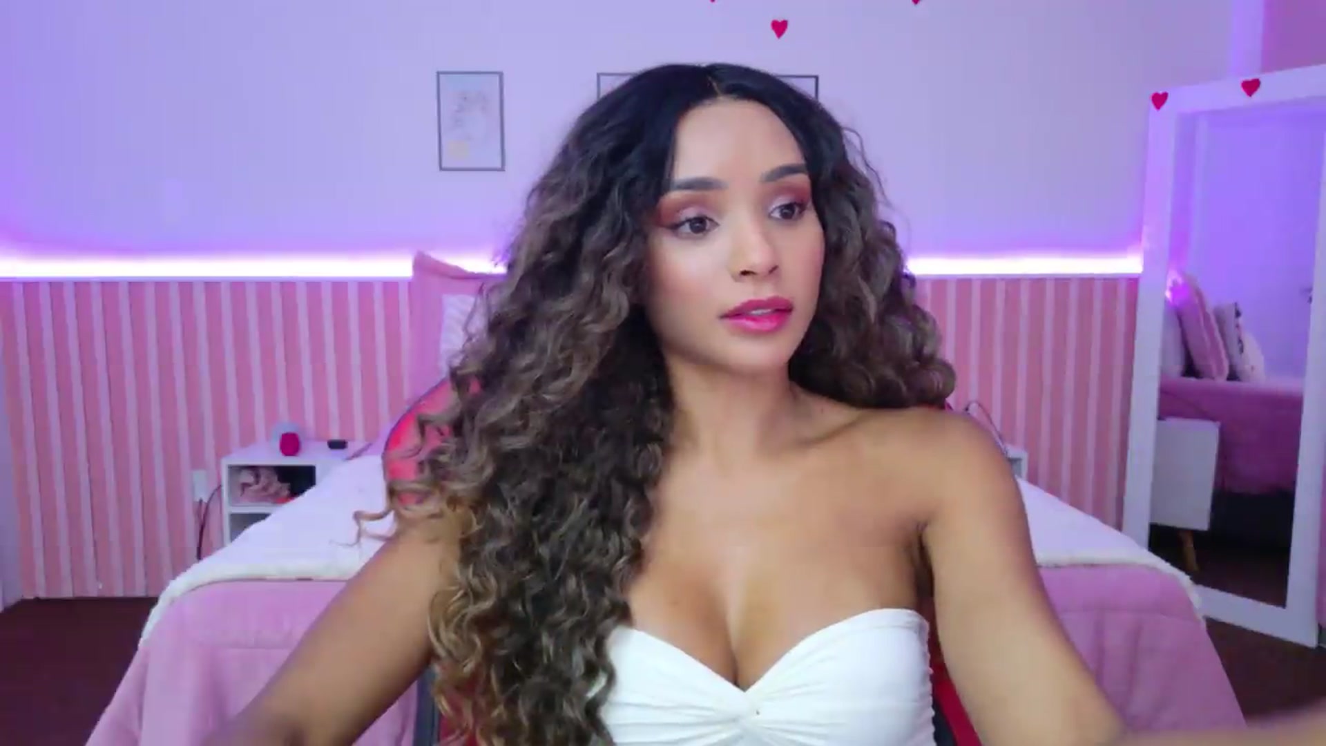 Gallery image thumbnail from Helen9g38's myfreecams stream on, 08/28/2026, 16:35 image 16 of 20