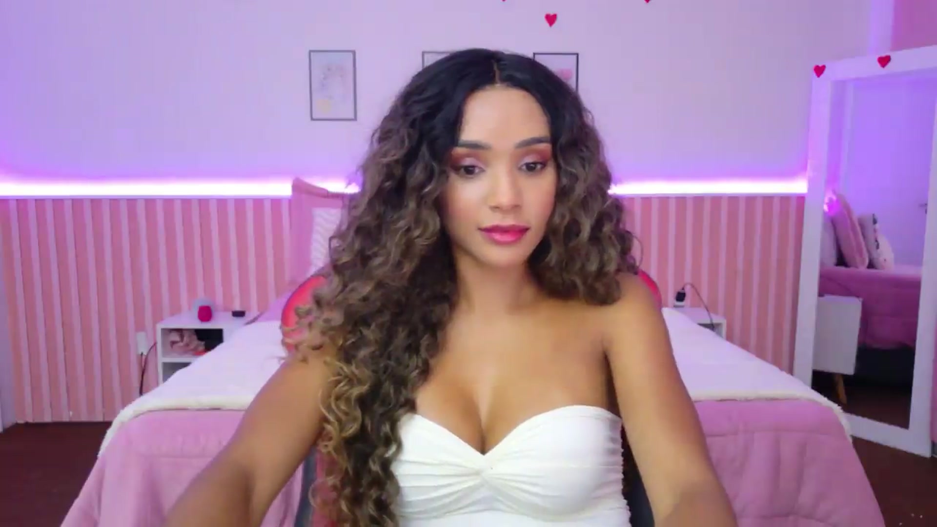 Gallery image thumbnail from Helen9g38's myfreecams stream on, 08/28/2026, 16:35 image 13 of 20
