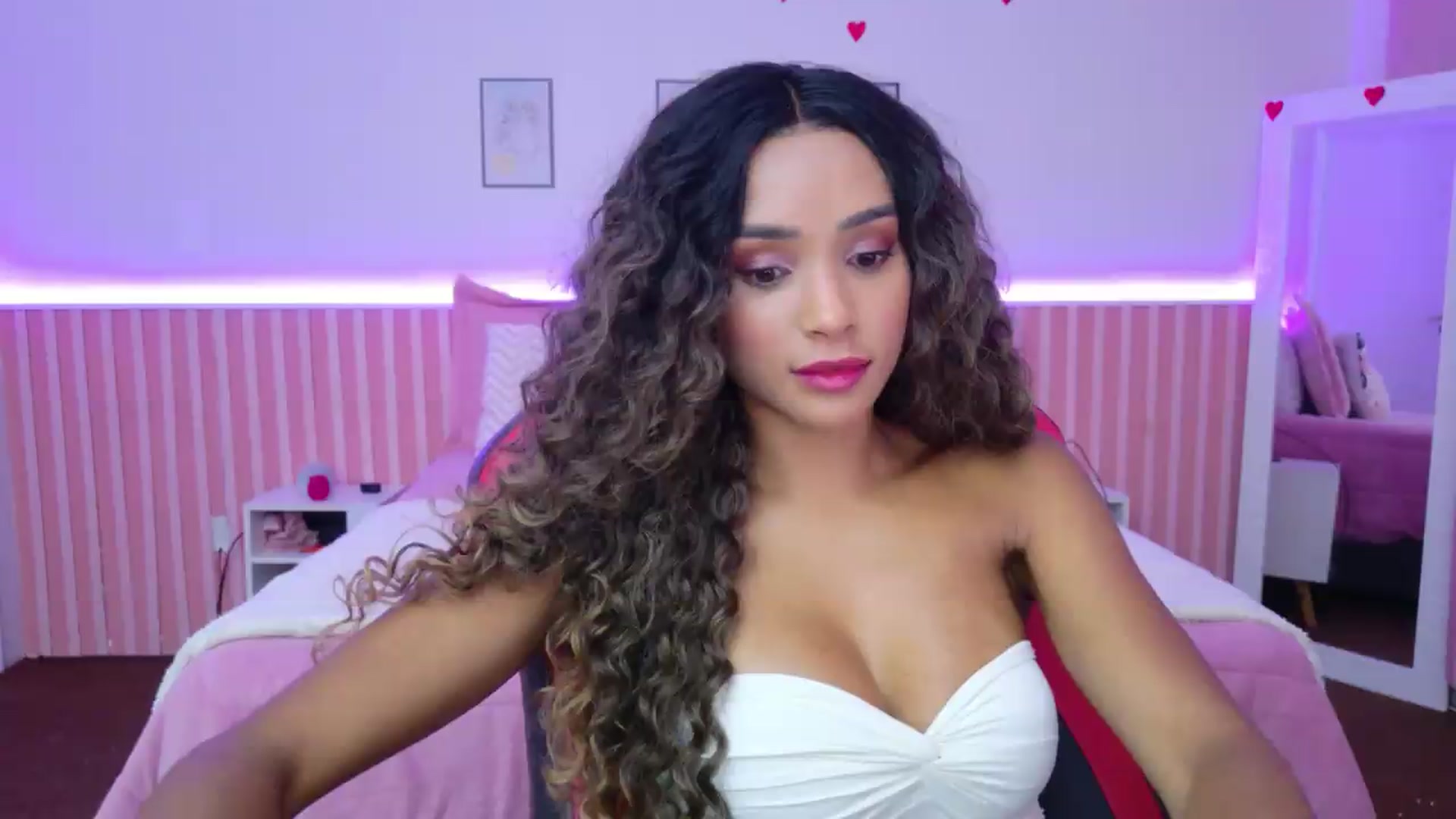 Gallery image thumbnail from Helen9g38's myfreecams stream on, 08/28/2026, 16:35 image 1 of 20