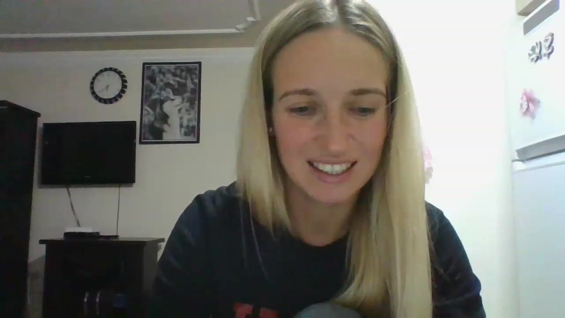 Gallery image thumbnail from HelenMint's myfreecams stream on, 12/05/2022, 16:11 image 9 of 20