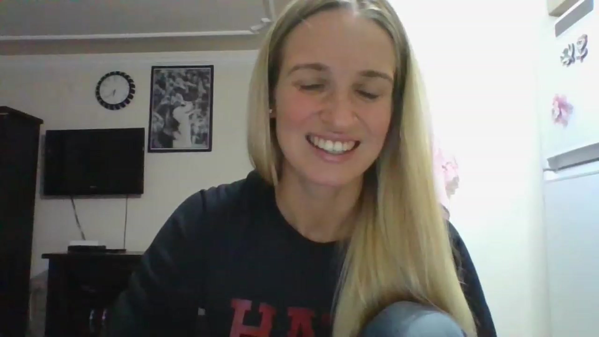 Gallery image thumbnail from HelenMint's myfreecams stream on, 12/05/2022, 16:11 image 8 of 20