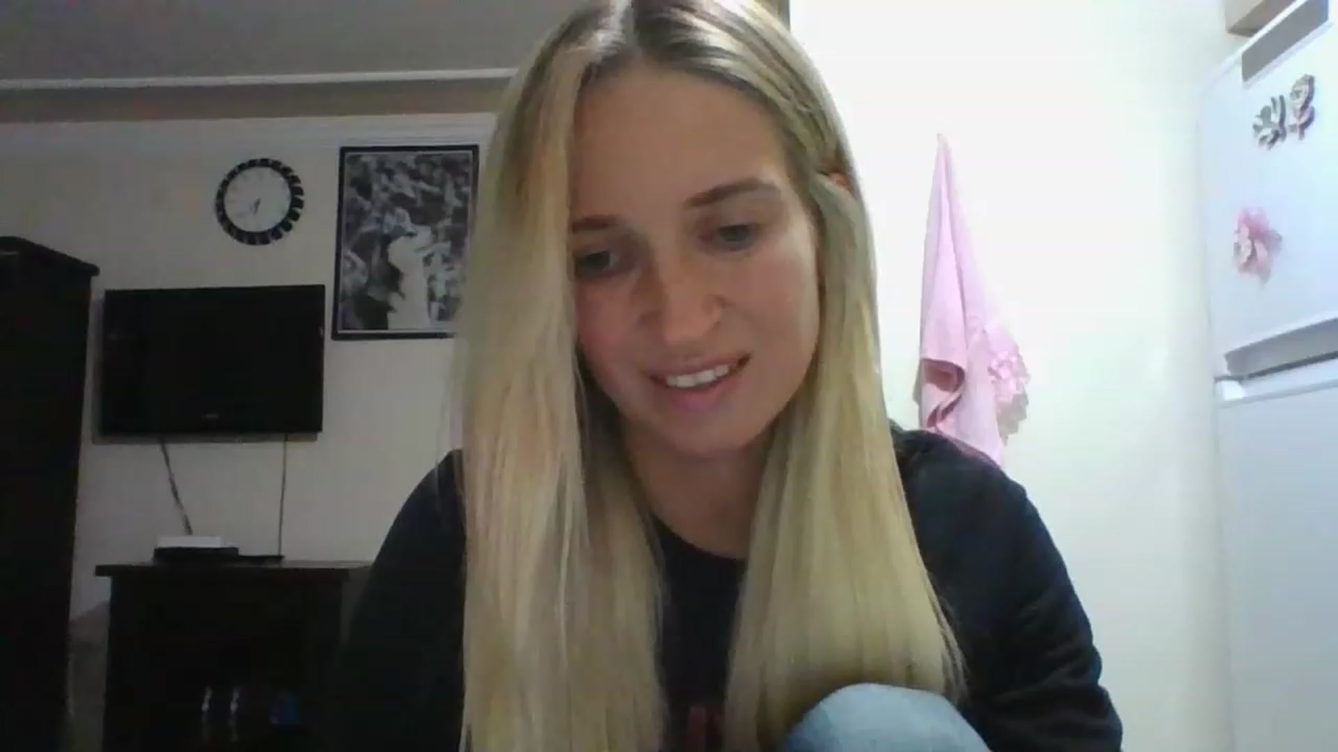 Gallery image thumbnail from HelenMint's myfreecams stream on, 12/05/2022, 16:11 image 1 of 20