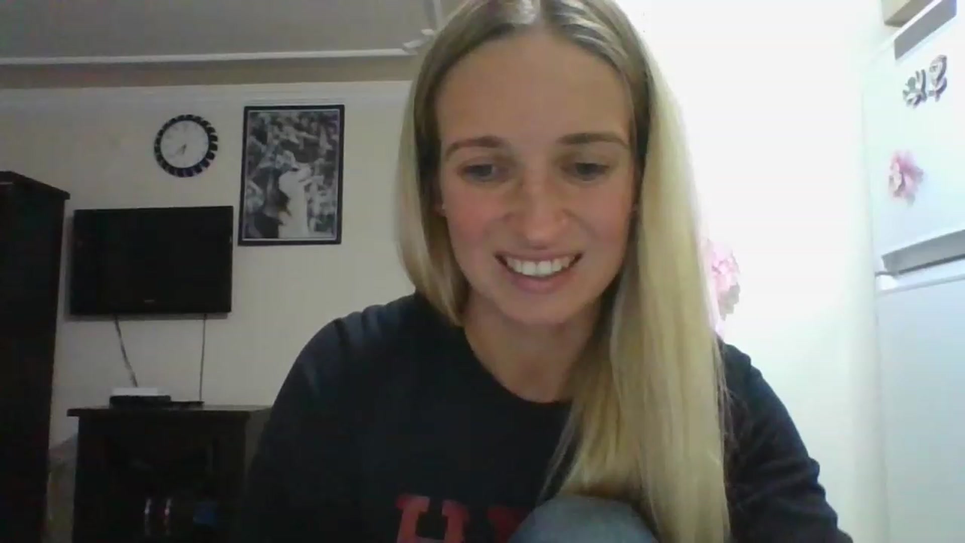 Gallery image thumbnail from HelenMint's myfreecams stream on, 12/05/2022, 16:11 image 7 of 20