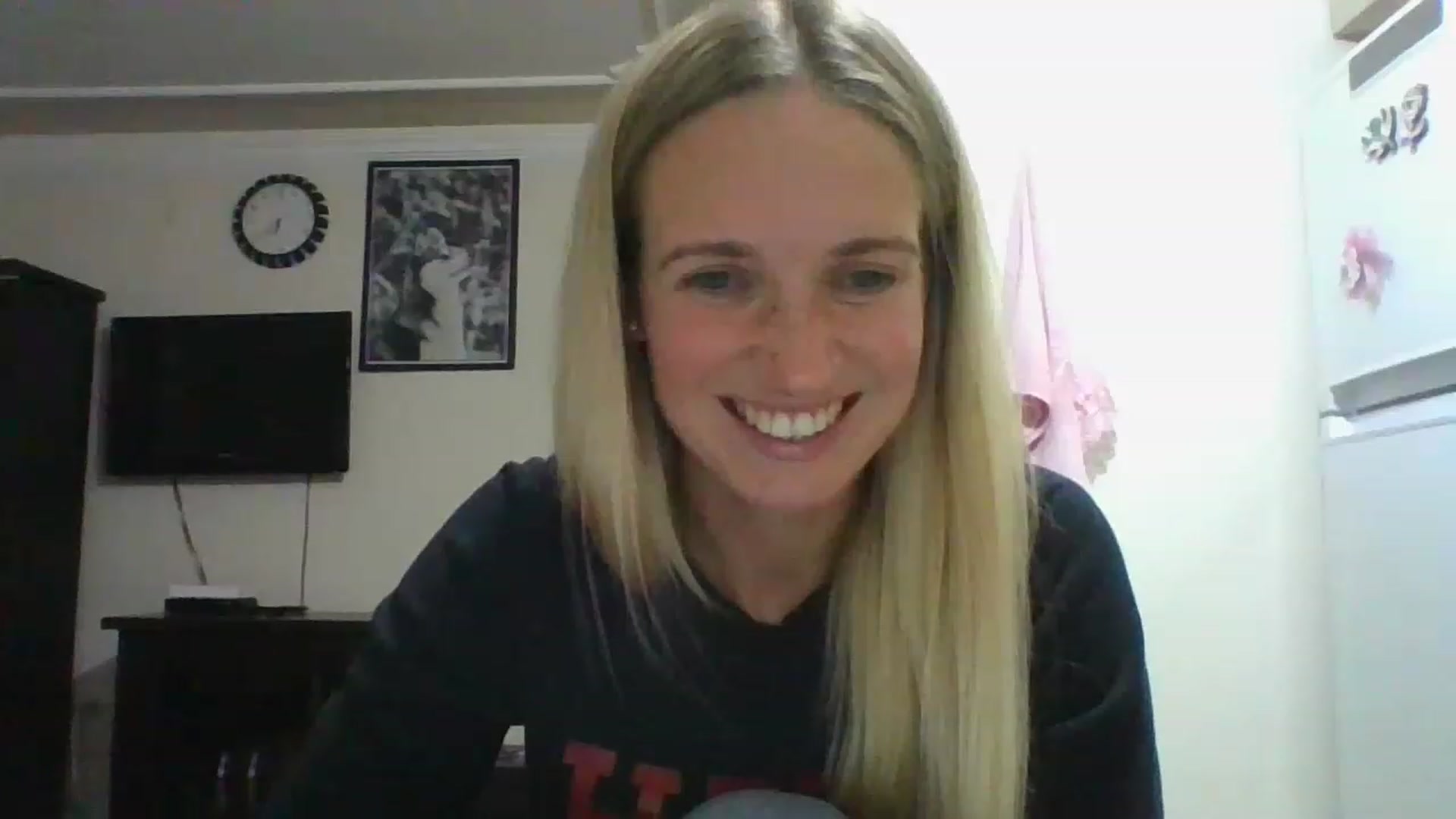 Gallery image thumbnail from HelenMint's myfreecams stream on, 12/05/2022, 16:11 image 10 of 20