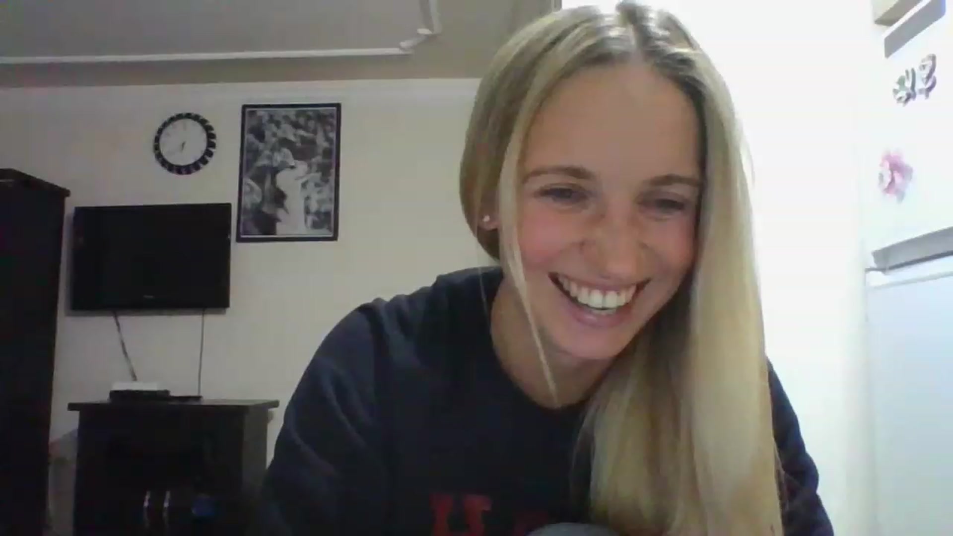 Gallery image thumbnail from HelenMint's myfreecams stream on, 12/05/2022, 16:11 image 4 of 20