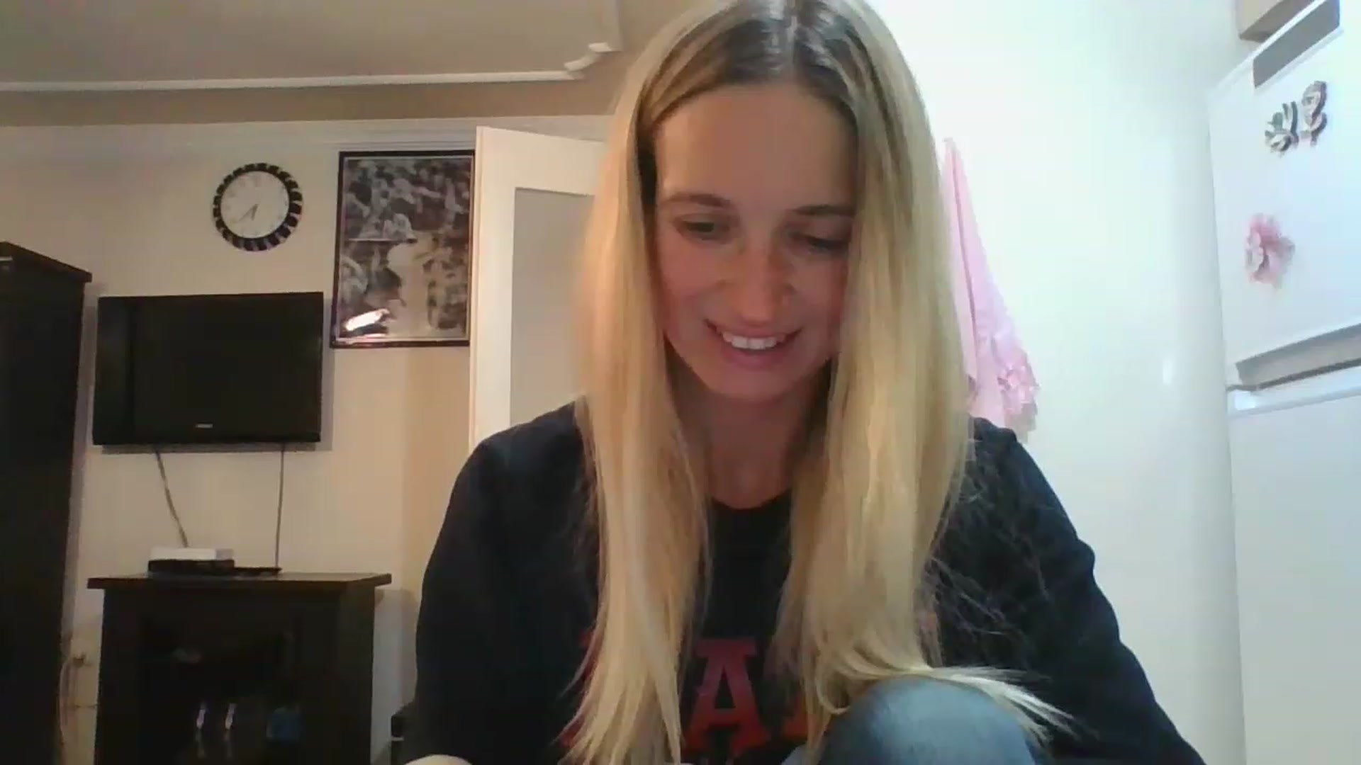 Gallery image thumbnail from HelenMint's myfreecams stream on, 12/05/2022, 17:00 image 3 of 20