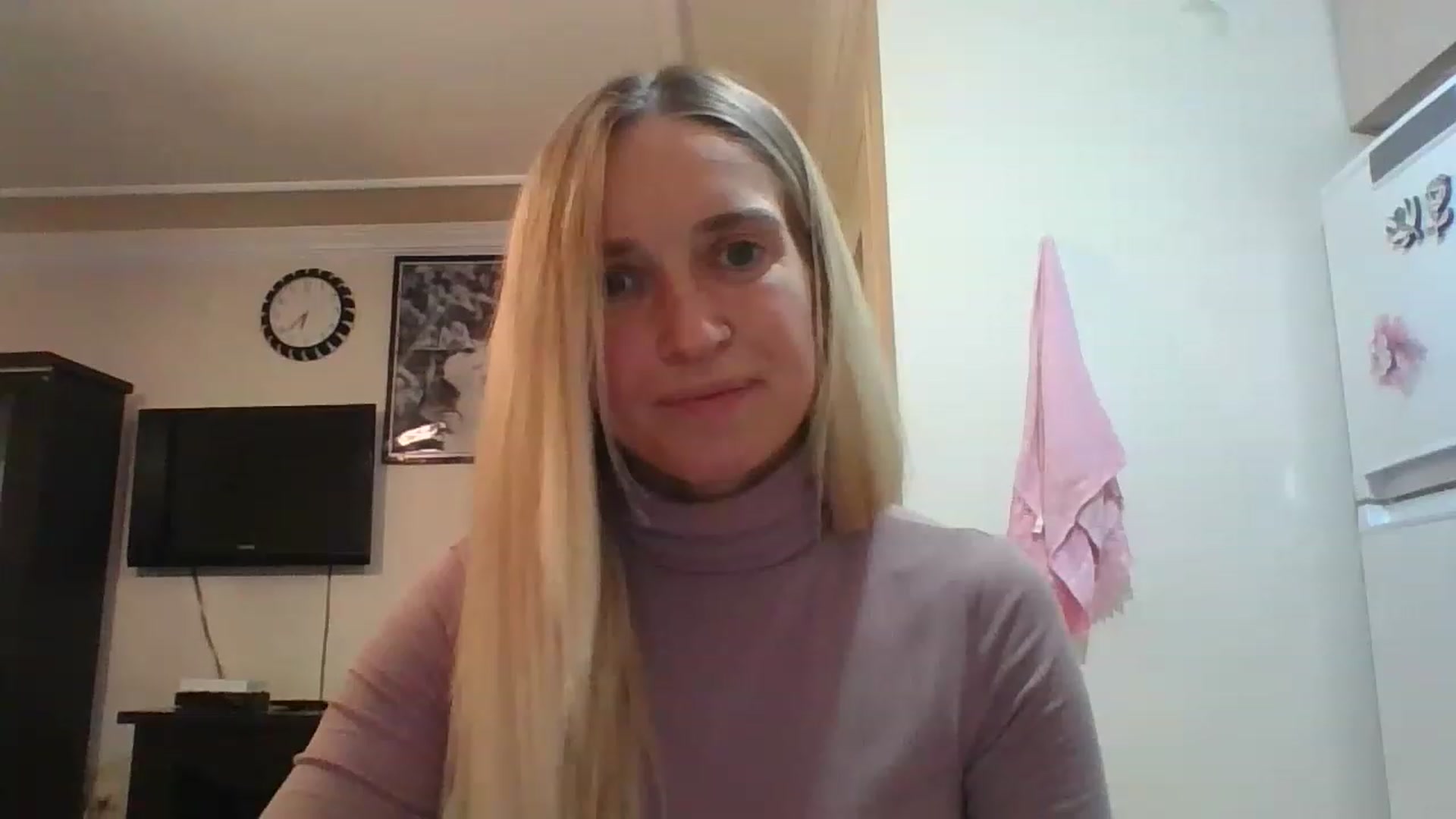 Gallery image thumbnail from HelenMint's myfreecams stream on, 12/08/2022, 19:05 image 19 of 20