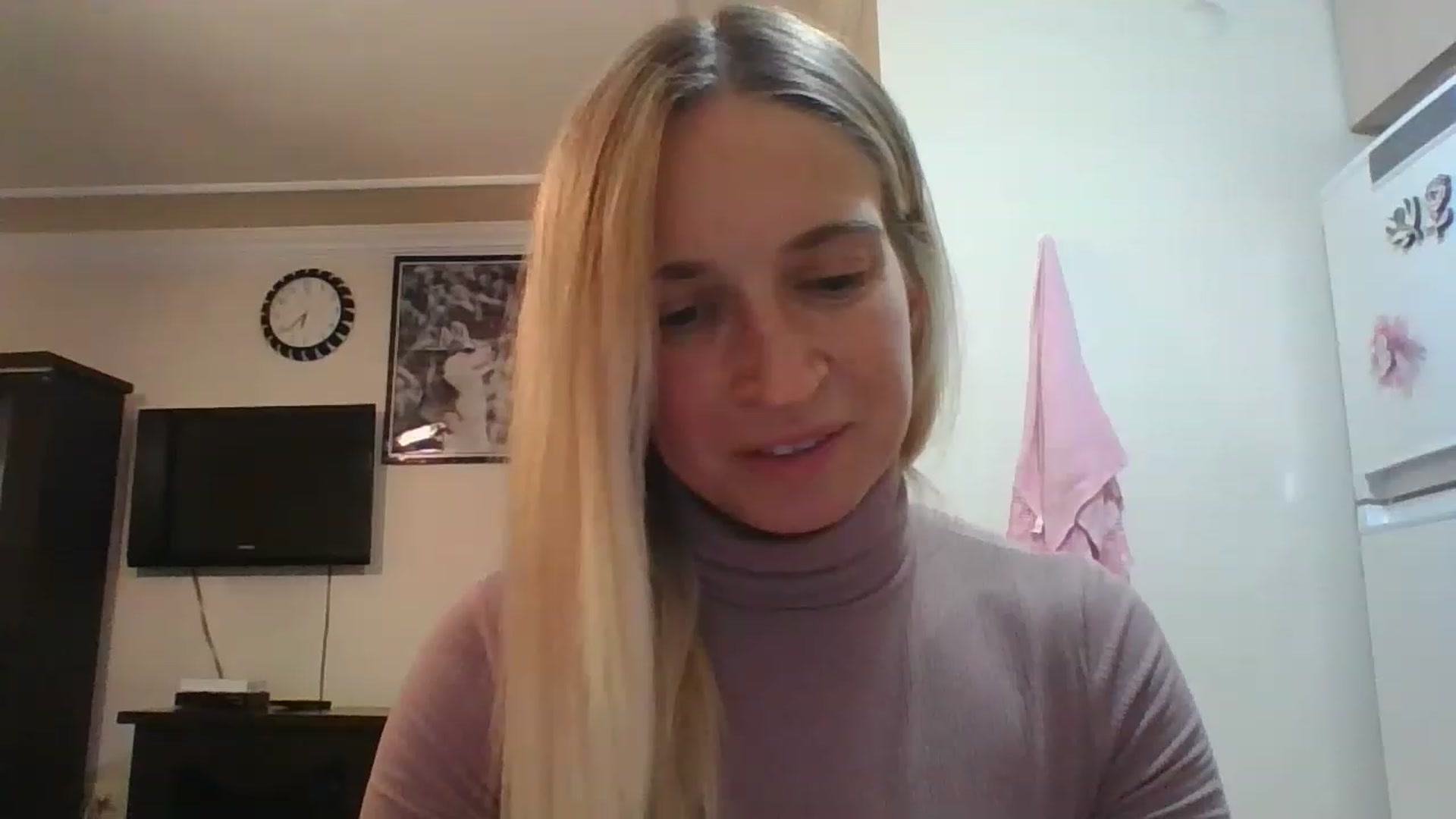 Gallery image thumbnail from HelenMint's myfreecams stream on, 12/08/2022, 19:05 image 15 of 20