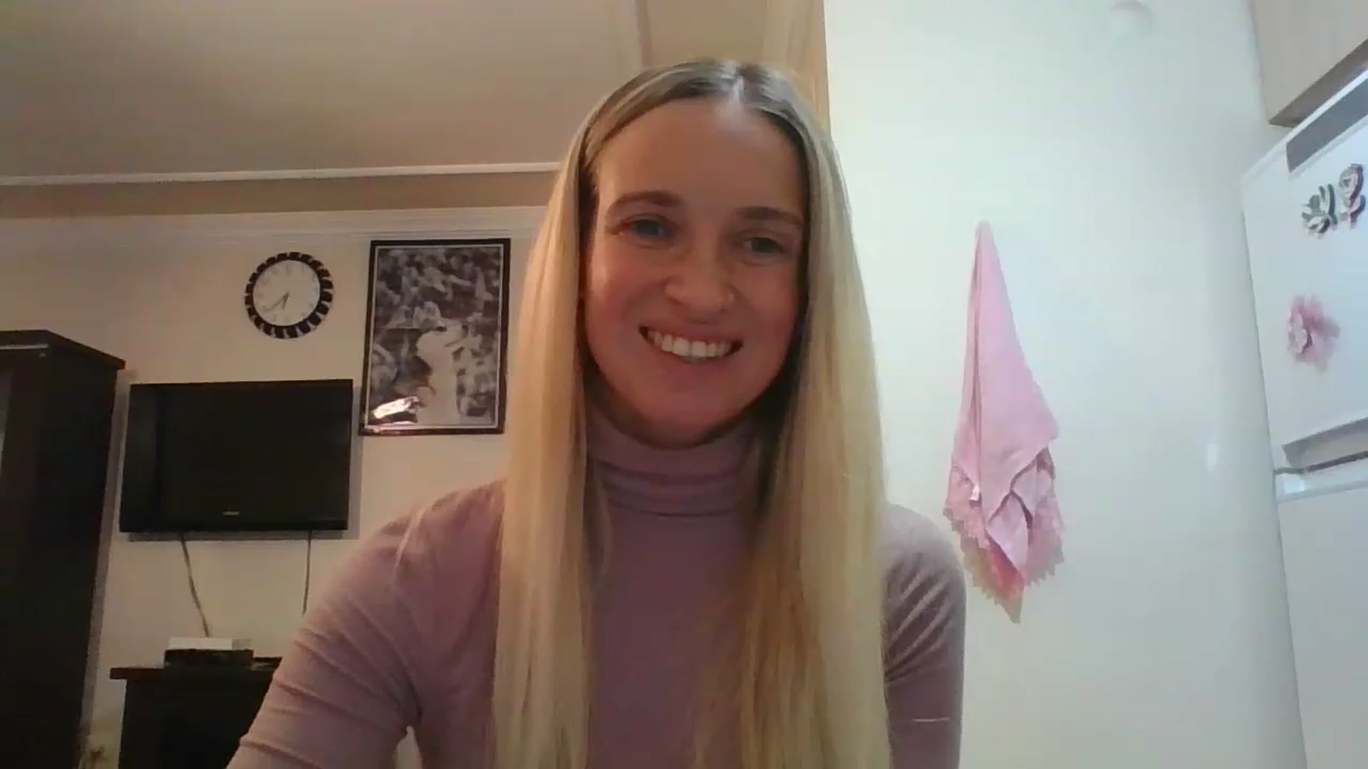 Gallery image thumbnail from HelenMint's myfreecams stream on, 12/08/2022, 19:05 image 9 of 20