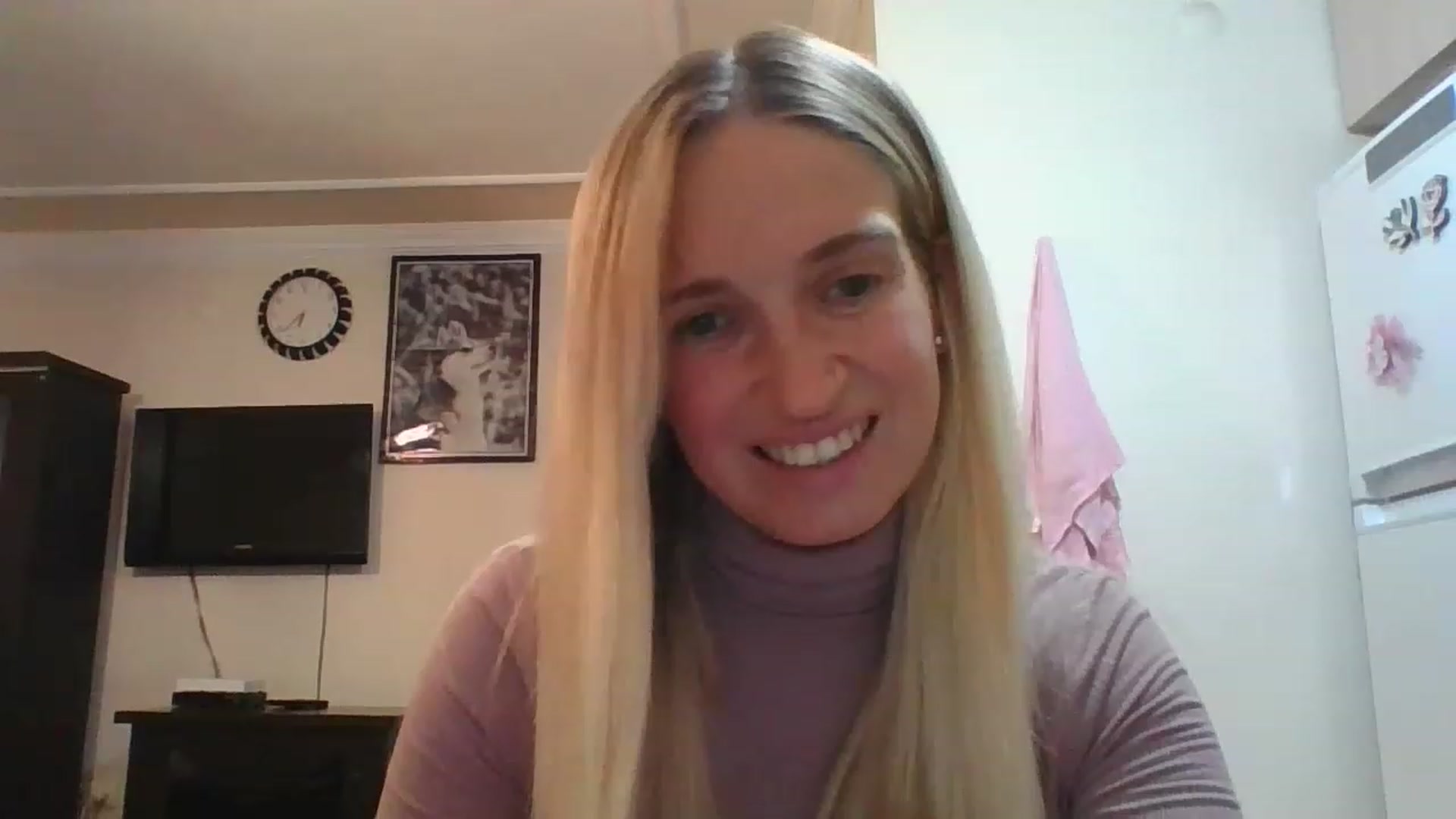 Gallery image thumbnail from HelenMint's myfreecams stream on, 12/08/2022, 19:05 image 6 of 20