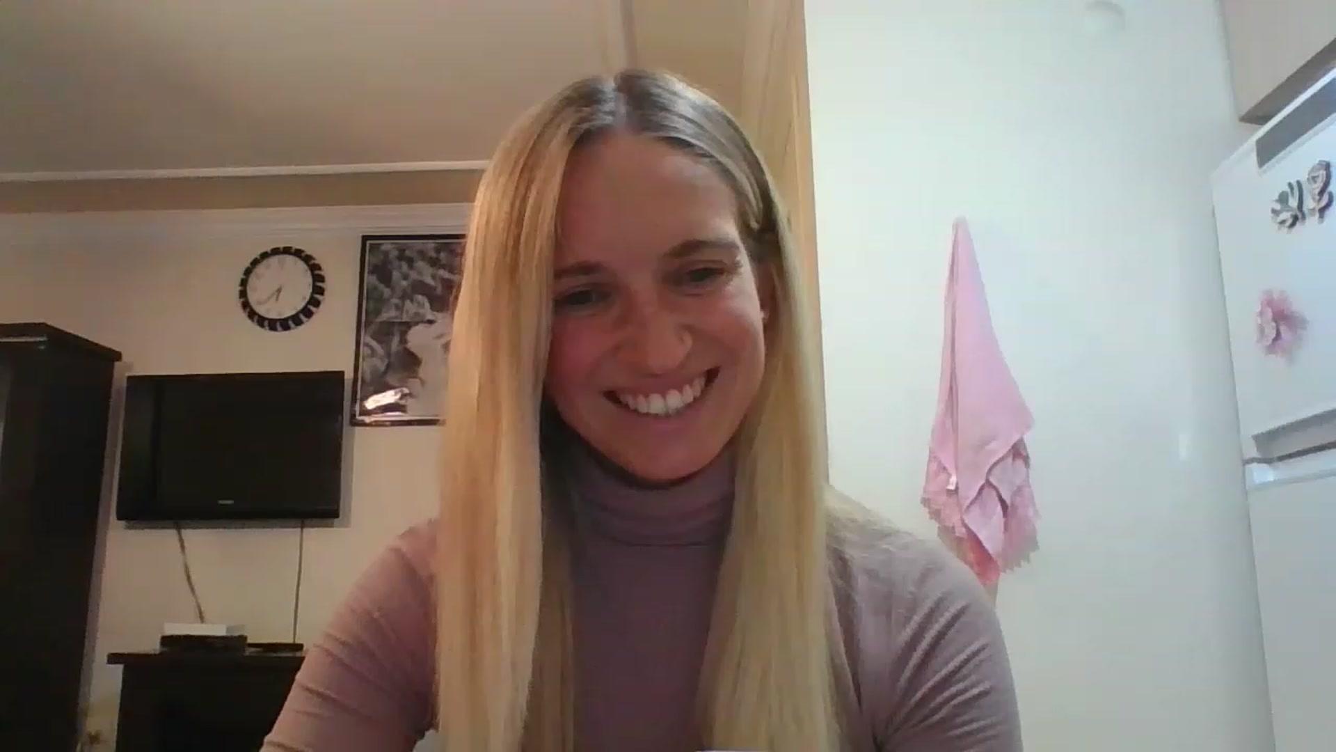Gallery image thumbnail from HelenMint's myfreecams stream on, 12/08/2022, 19:05 image 12 of 20