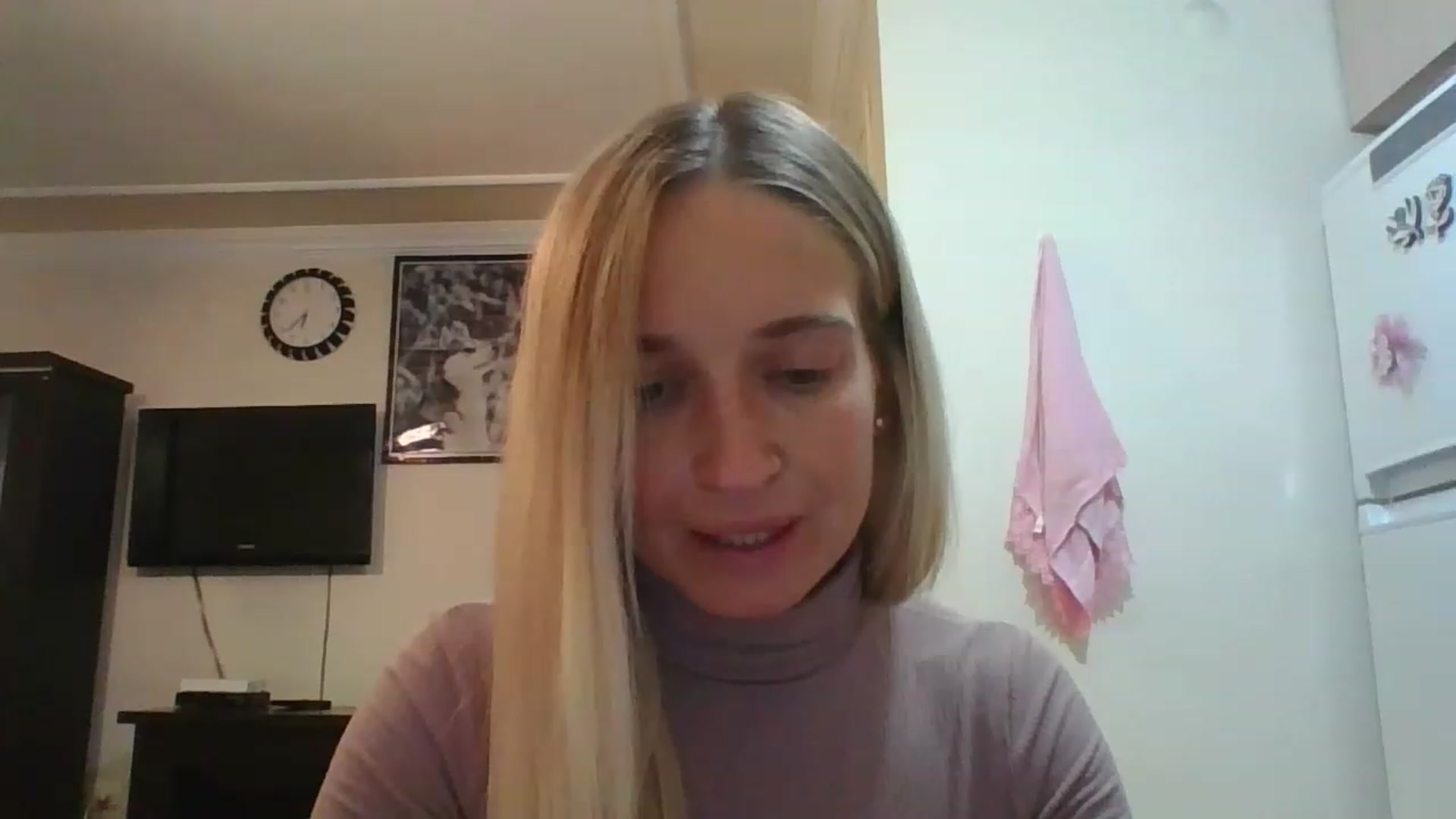 Gallery image thumbnail from HelenMint's myfreecams stream on, 12/08/2022, 19:05 image 17 of 20