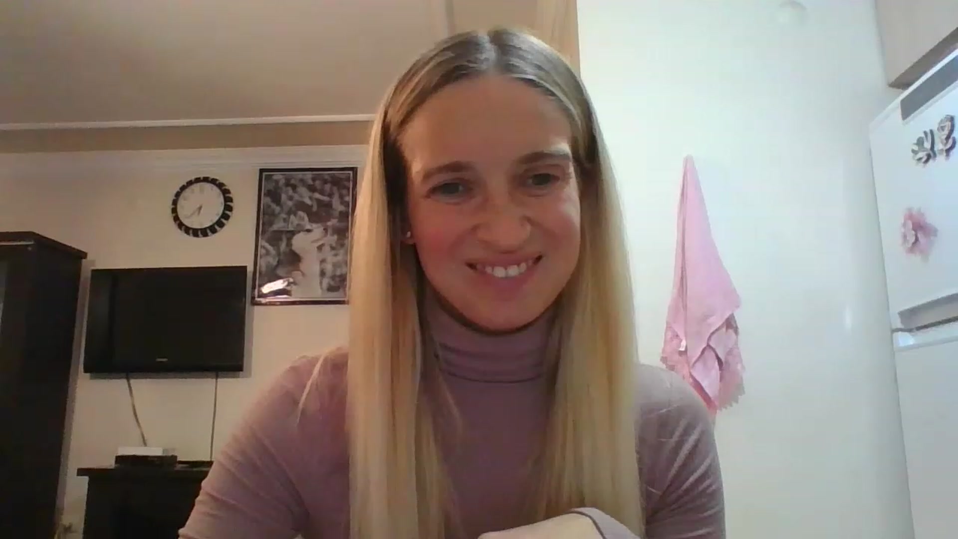 Gallery image thumbnail from HelenMint's myfreecams stream on, 12/08/2022, 19:05 image 10 of 20