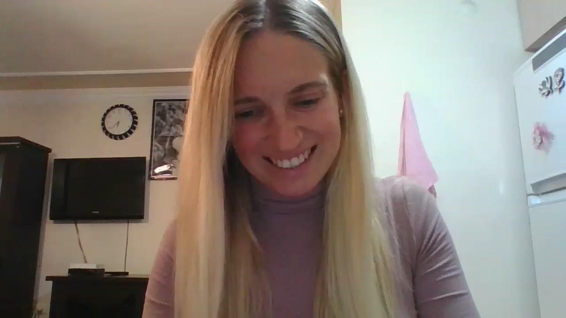 Gallery image thumbnail from HelenMint's myfreecams stream on, 12/08/2022, 19:05 image 8 of 20