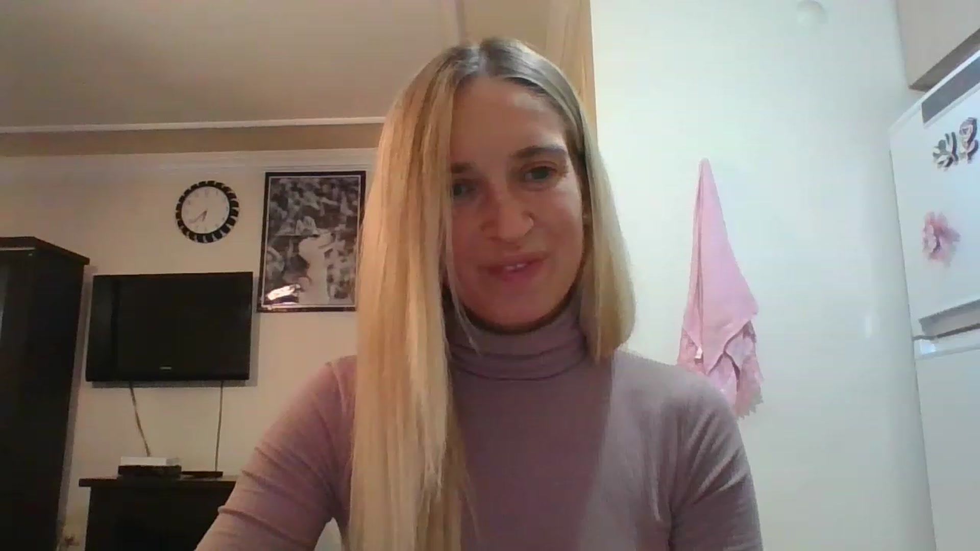 Gallery image thumbnail from HelenMint's myfreecams stream on, 12/08/2022, 19:05 image 20 of 20