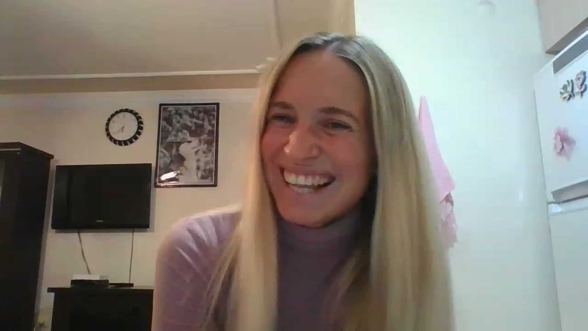 Gallery image thumbnail from HelenMint's myfreecams stream on, 12/08/2022, 19:05 image 13 of 20