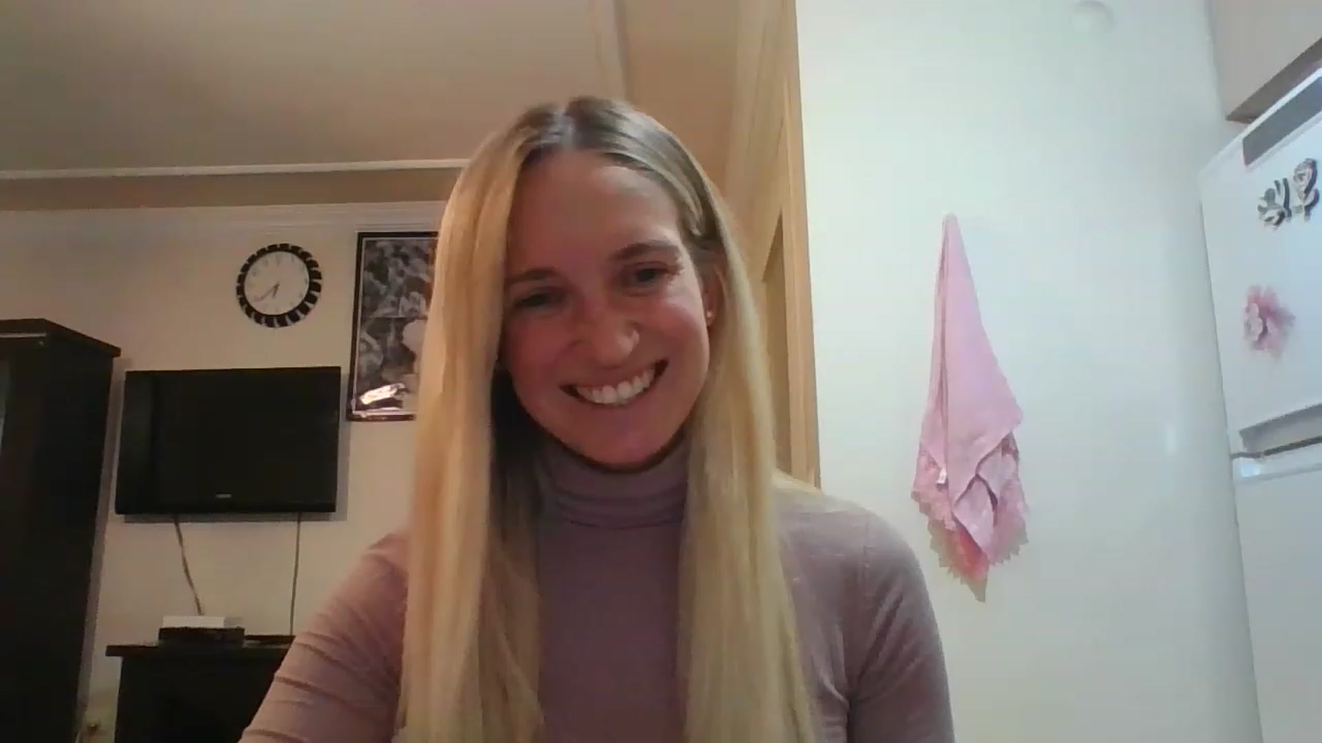 Gallery image thumbnail from HelenMint's myfreecams stream on, 12/08/2022, 19:05 image 11 of 20