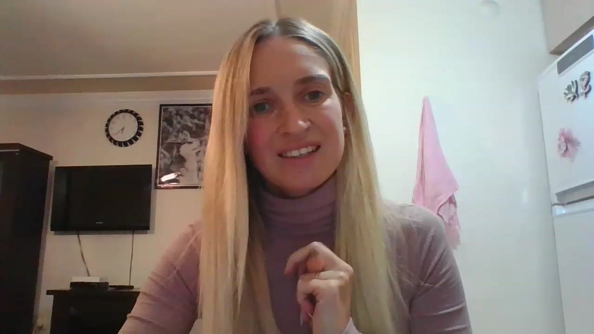 Gallery image thumbnail from HelenMint's myfreecams stream on, 12/08/2022, 19:05 image 1 of 20