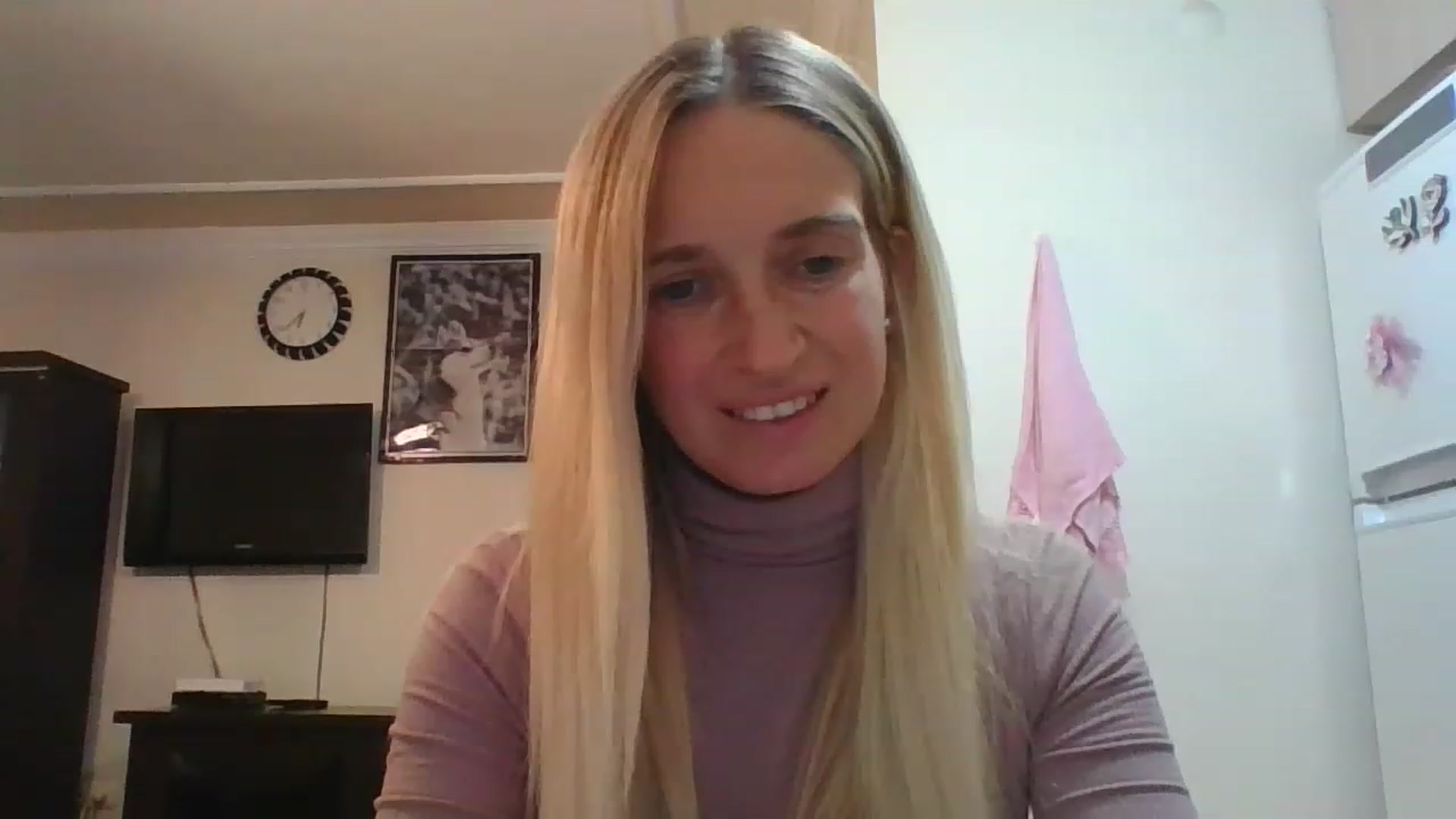 Gallery image thumbnail from HelenMint's myfreecams stream on, 12/08/2022, 19:05 image 2 of 20