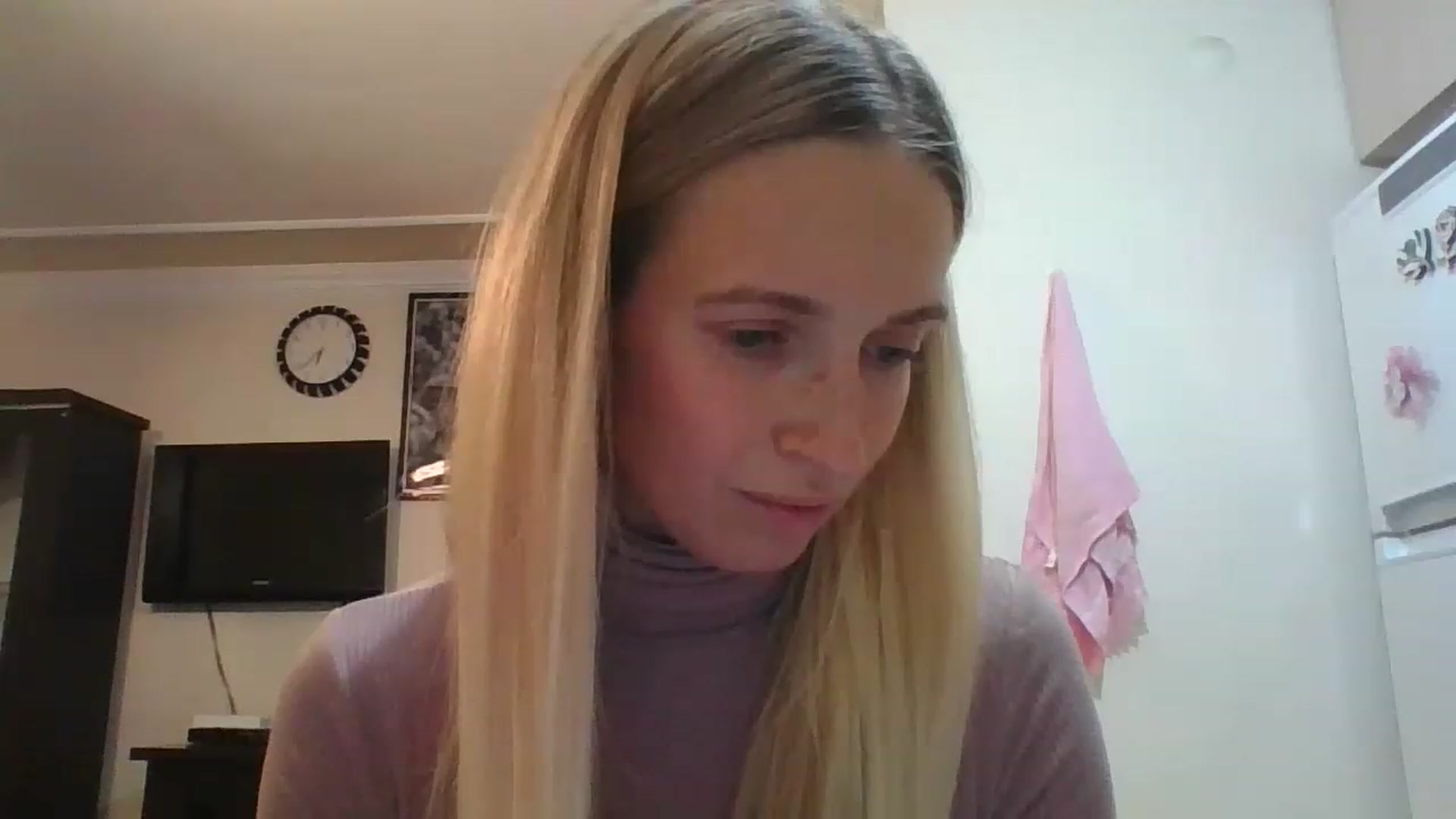 Gallery image thumbnail from HelenMint's myfreecams stream on, 12/08/2022, 19:38 image 18 of 20