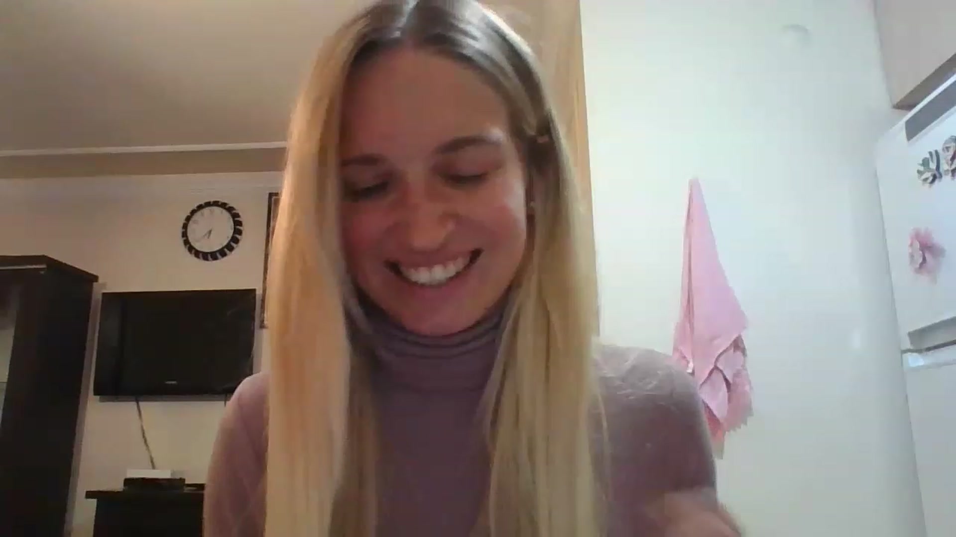 Gallery image thumbnail from HelenMint's myfreecams stream on, 12/08/2022, 19:38 image 17 of 20