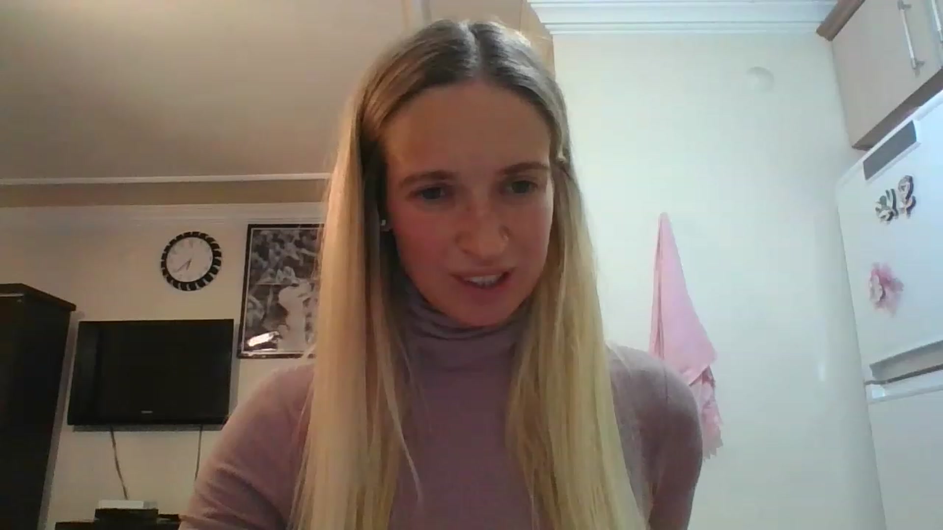 Gallery image thumbnail from HelenMint's myfreecams stream on, 12/08/2022, 19:38 image 1 of 20