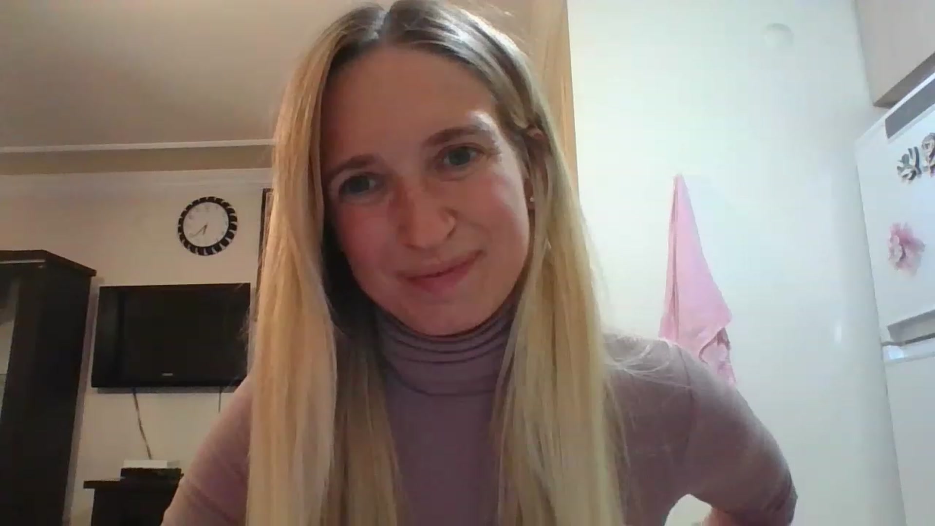 Gallery image thumbnail from HelenMint's myfreecams stream on, 12/08/2022, 19:38 image 14 of 20