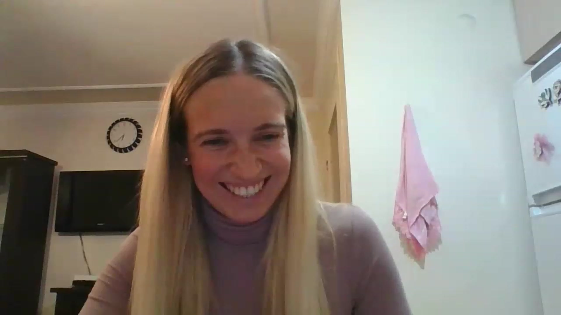Gallery image thumbnail from HelenMint's myfreecams stream on, 12/08/2022, 19:38 image 20 of 20