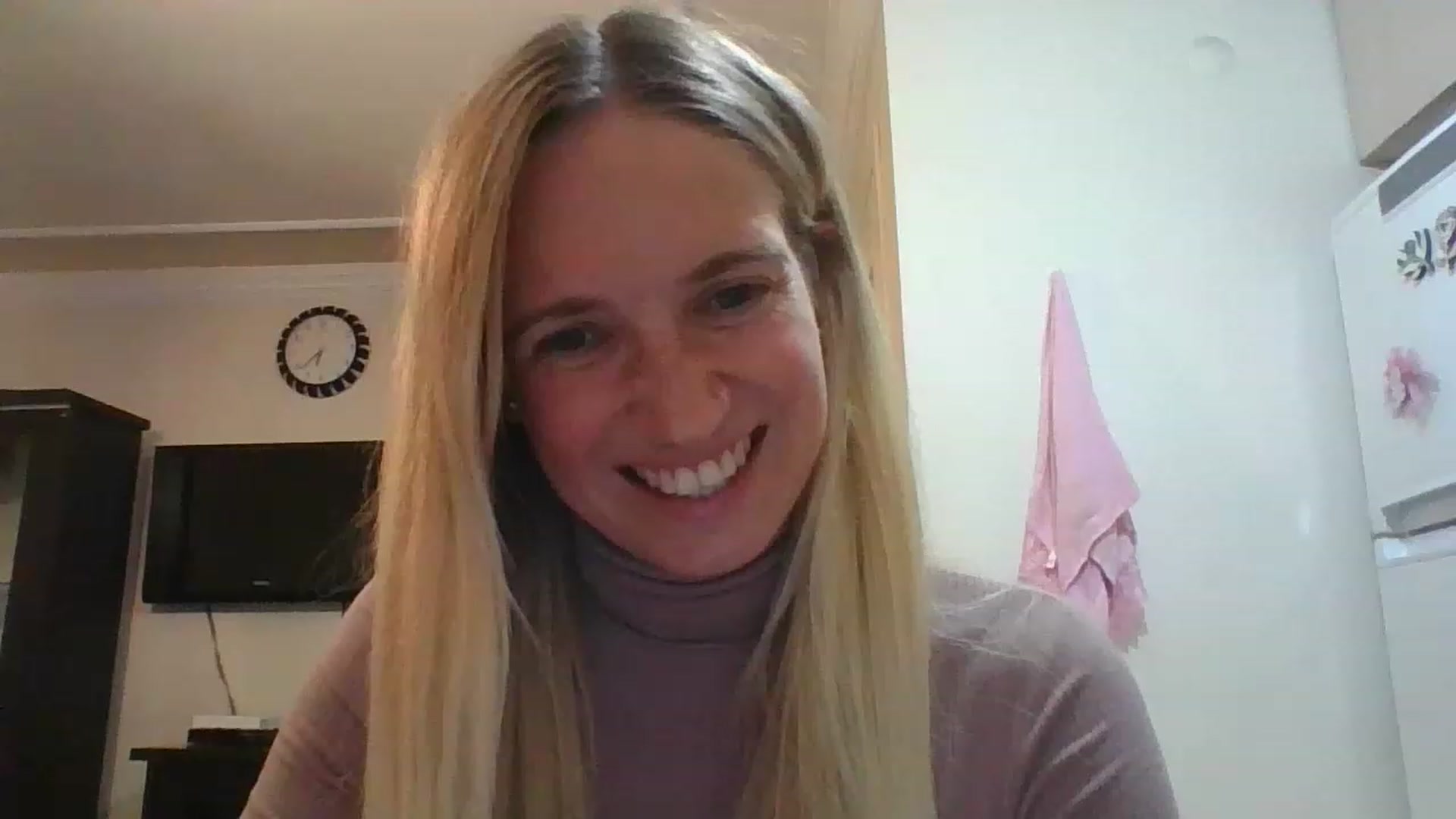 Gallery image thumbnail from HelenMint's myfreecams stream on, 12/08/2022, 19:38 image 15 of 20