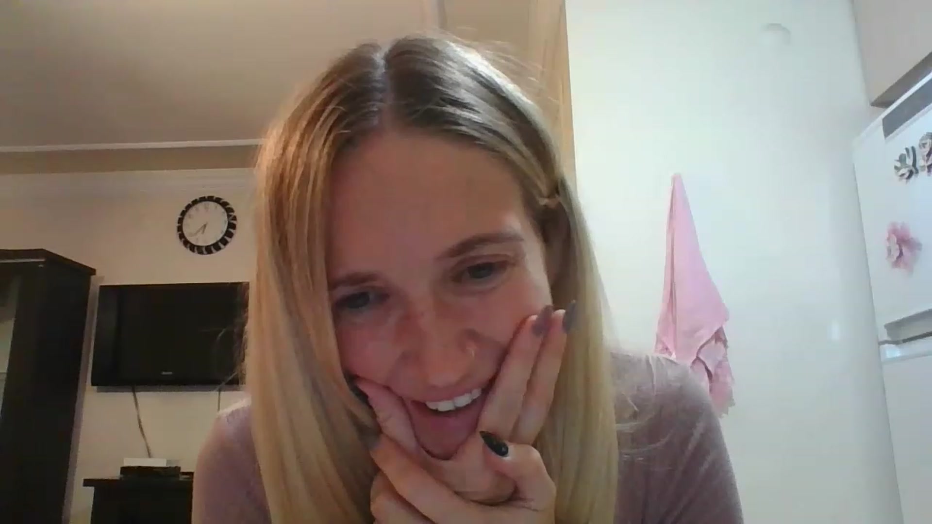 Gallery image thumbnail from HelenMint's myfreecams stream on, 12/08/2022, 19:38 image 16 of 20