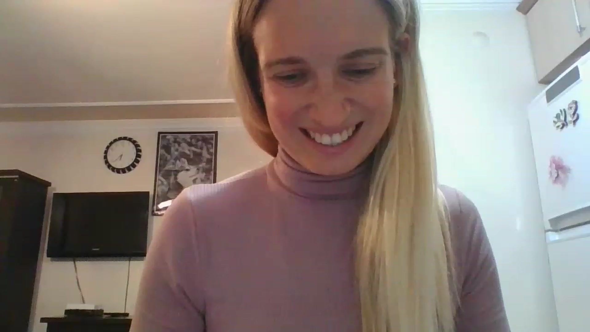 Gallery image thumbnail from HelenMint's myfreecams stream on, 12/08/2022, 19:38 image 6 of 20