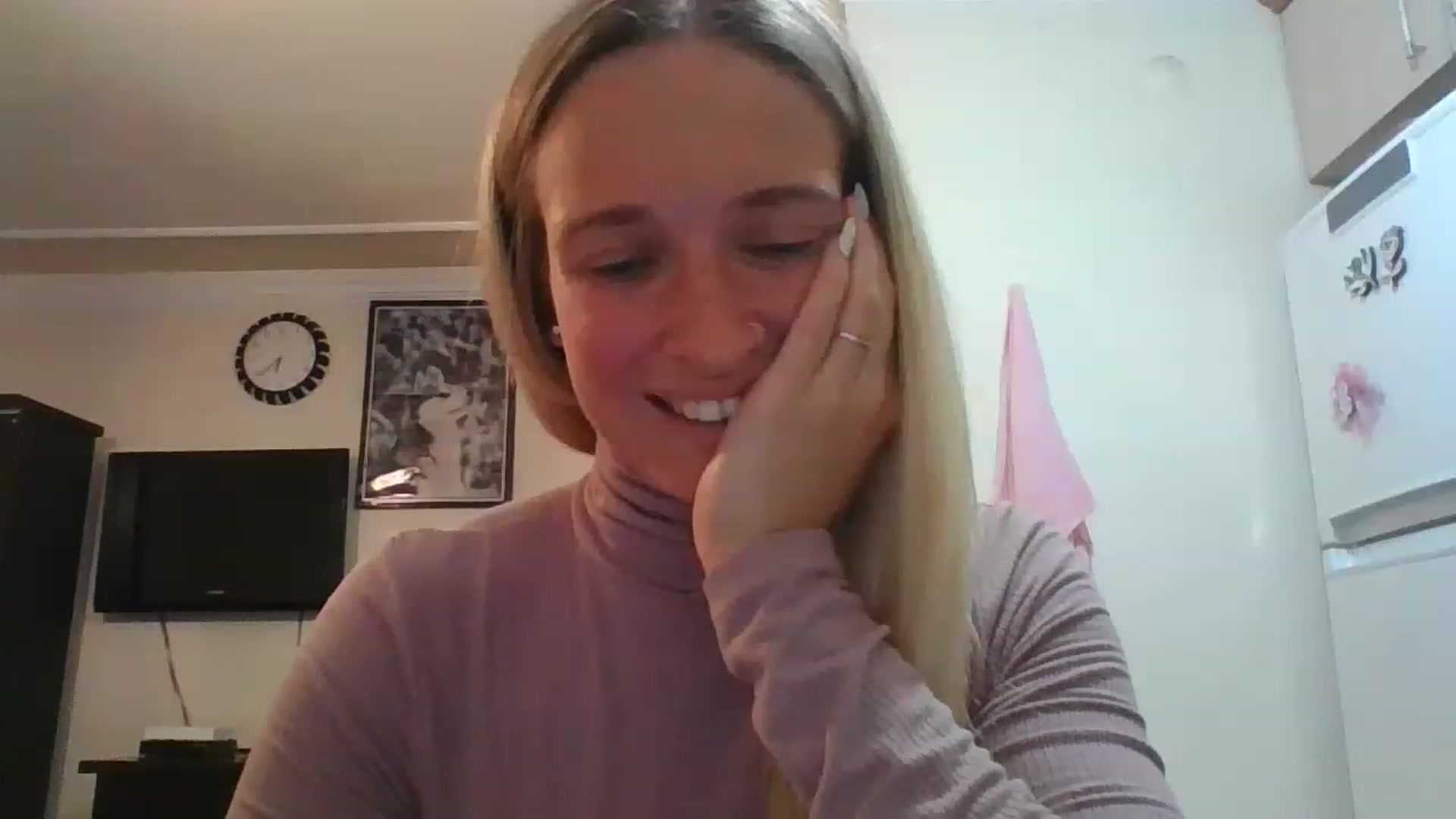 Gallery image thumbnail from HelenMint's myfreecams stream on, 12/08/2022, 19:38 image 4 of 20